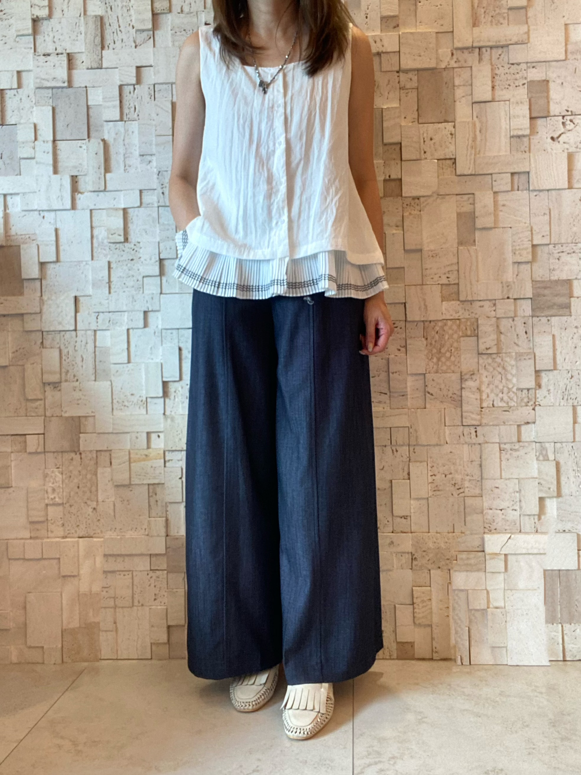 #2084 梳織方領無袖背心💞