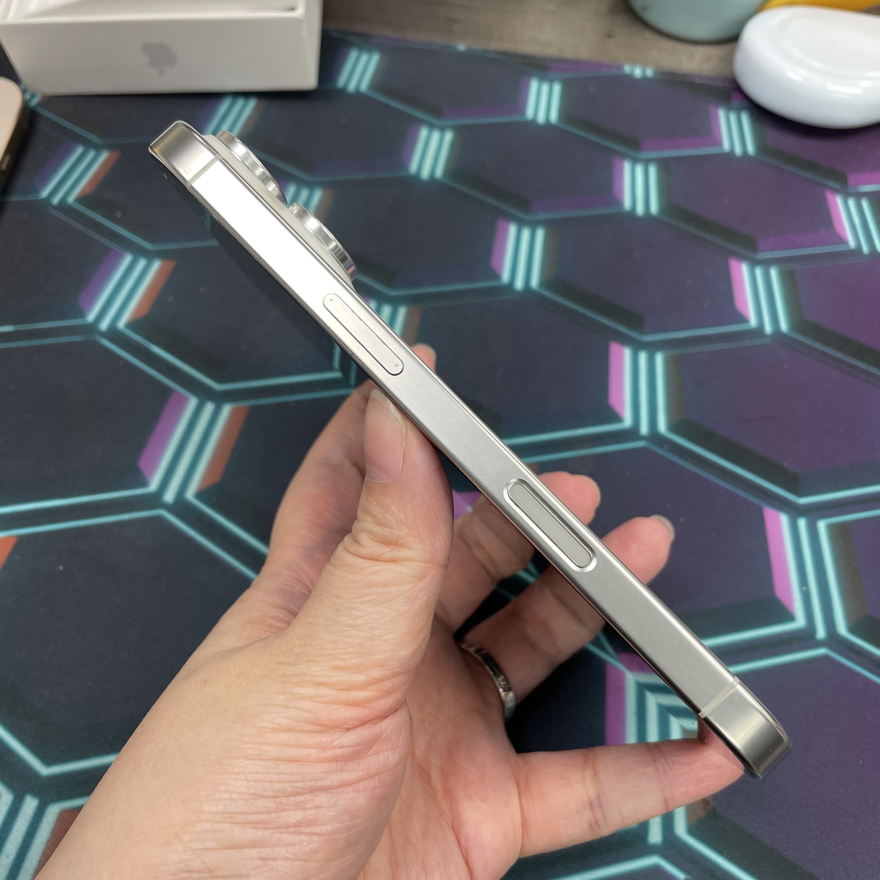 *8375 16 pro 完美機 1TB 電87 白色 white