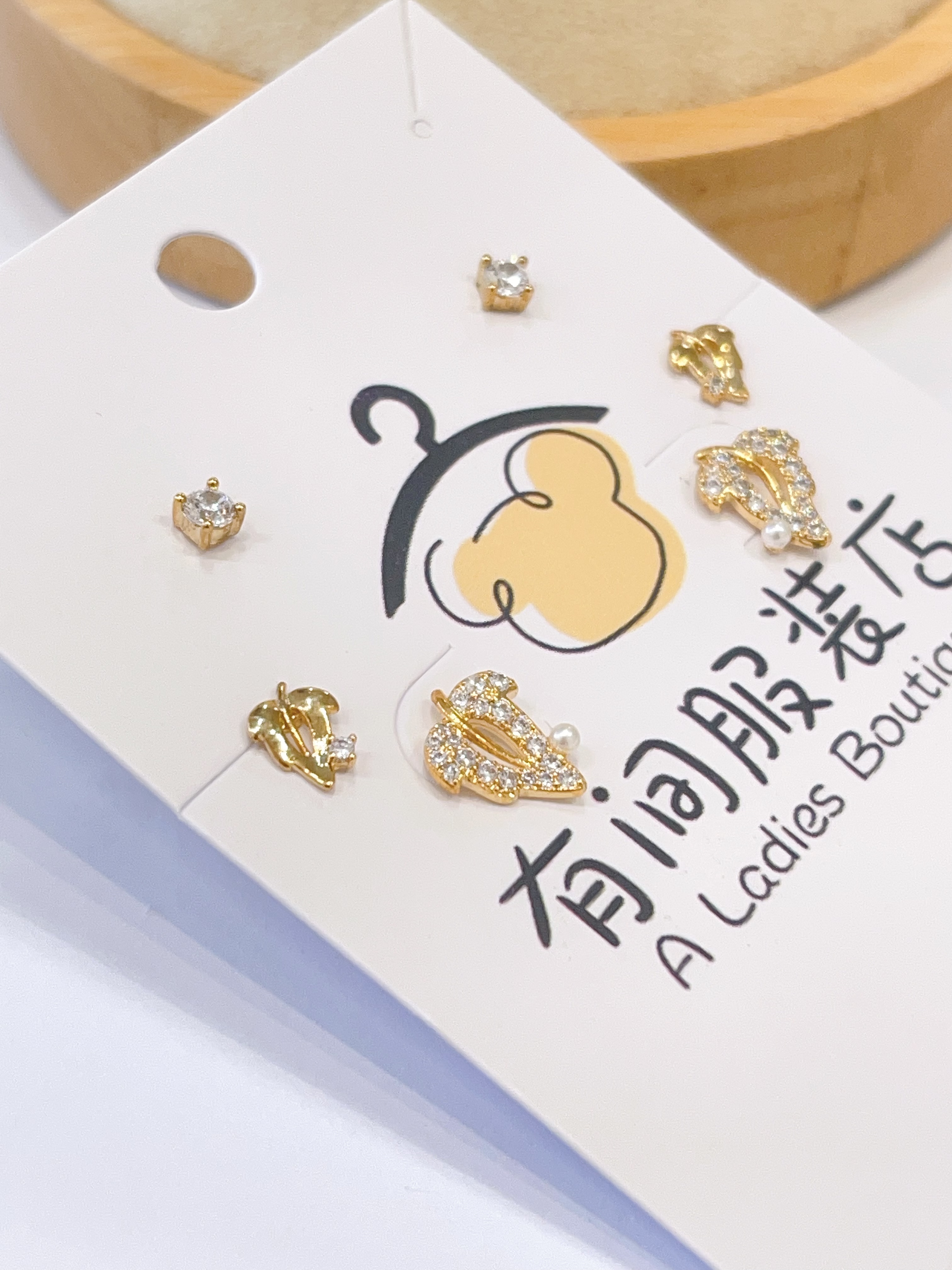 珍珠镂空叶子状耳环套装