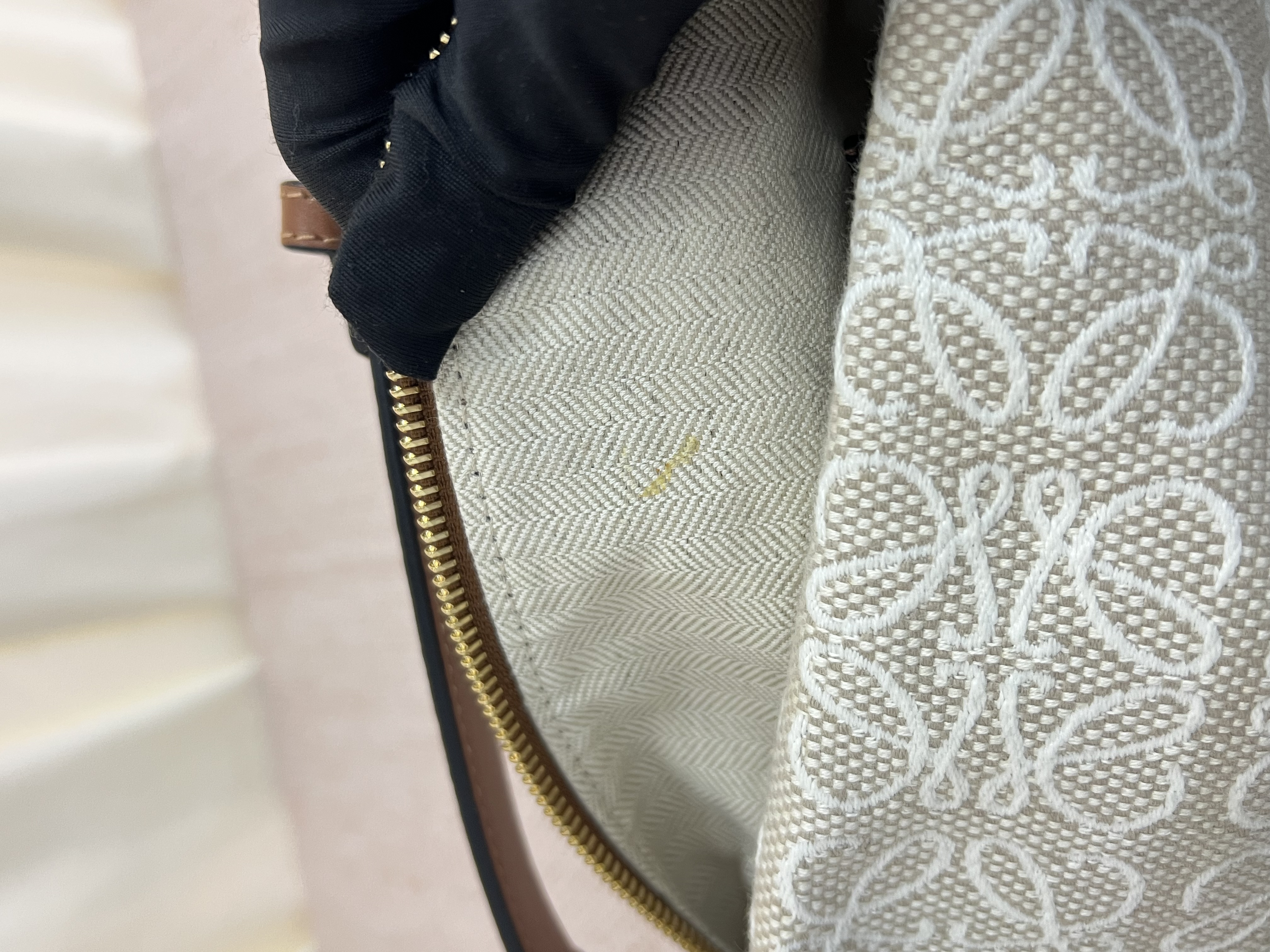 Pre-owned Loewe Cubi Anagram/ Product Code: 26041712