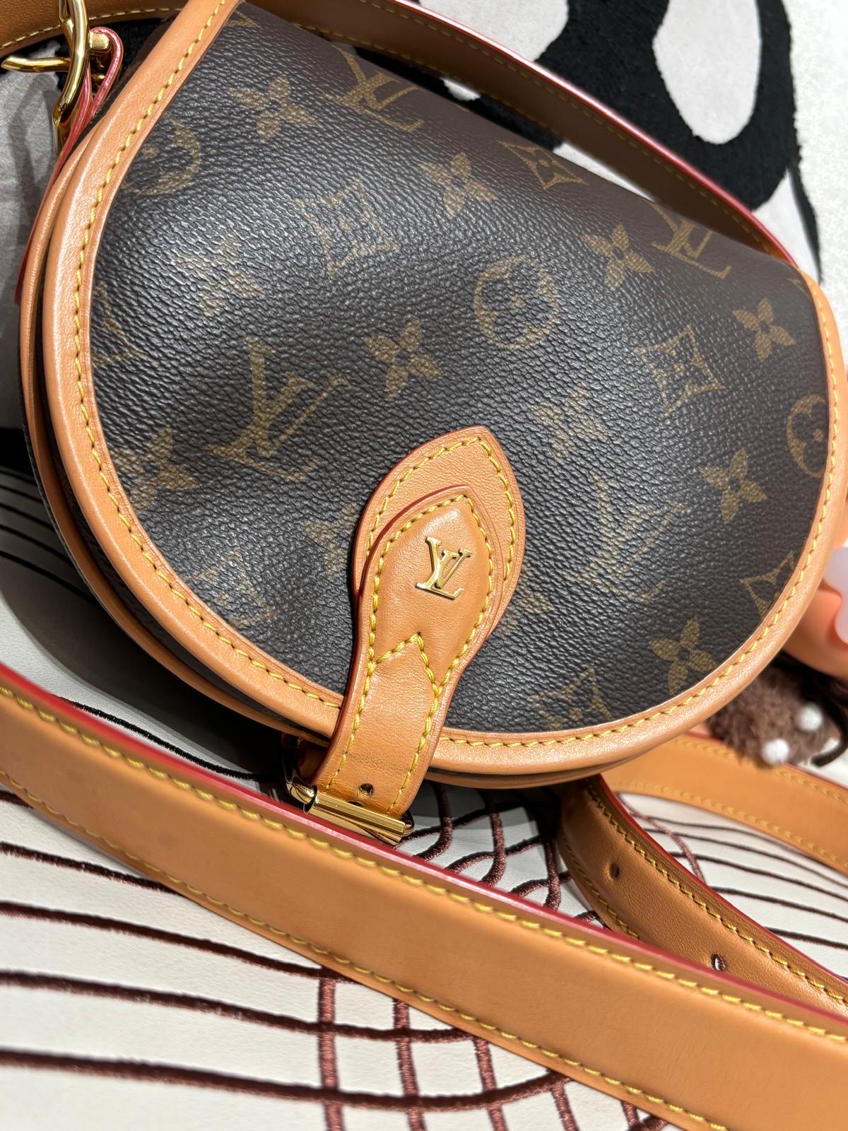 Lv tambourine crossbody bag 100%Authentic ,95%new✅dust bag