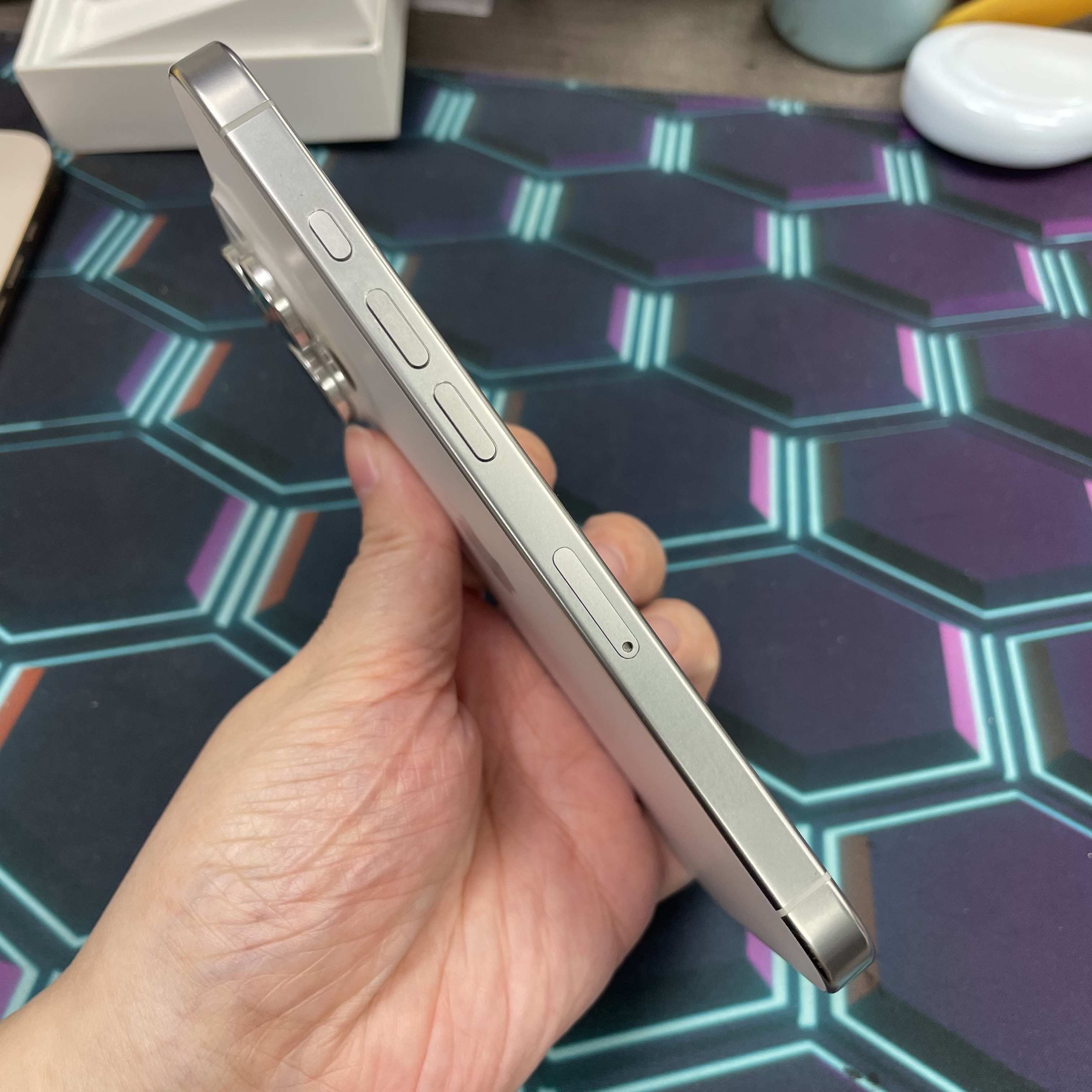 *8375 16 pro 完美機 1TB 電87 白色 white