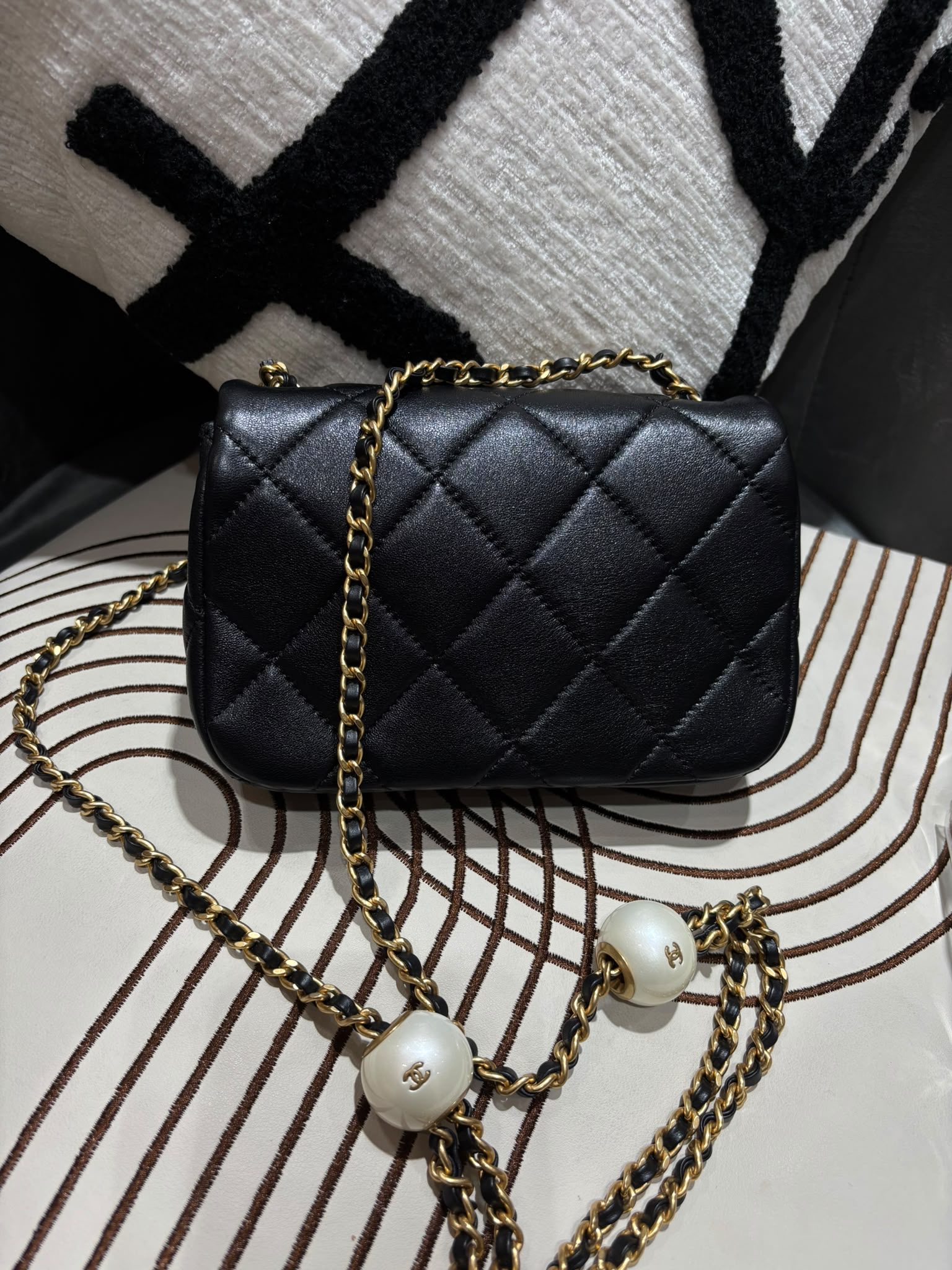 未使用品Chanel Mini Flap with Adjustable Pearls Chain 24S 雙球珍珠調節球 AS4868, 100%Authentic,Unused ✅晶片✅Dust bag✅Box