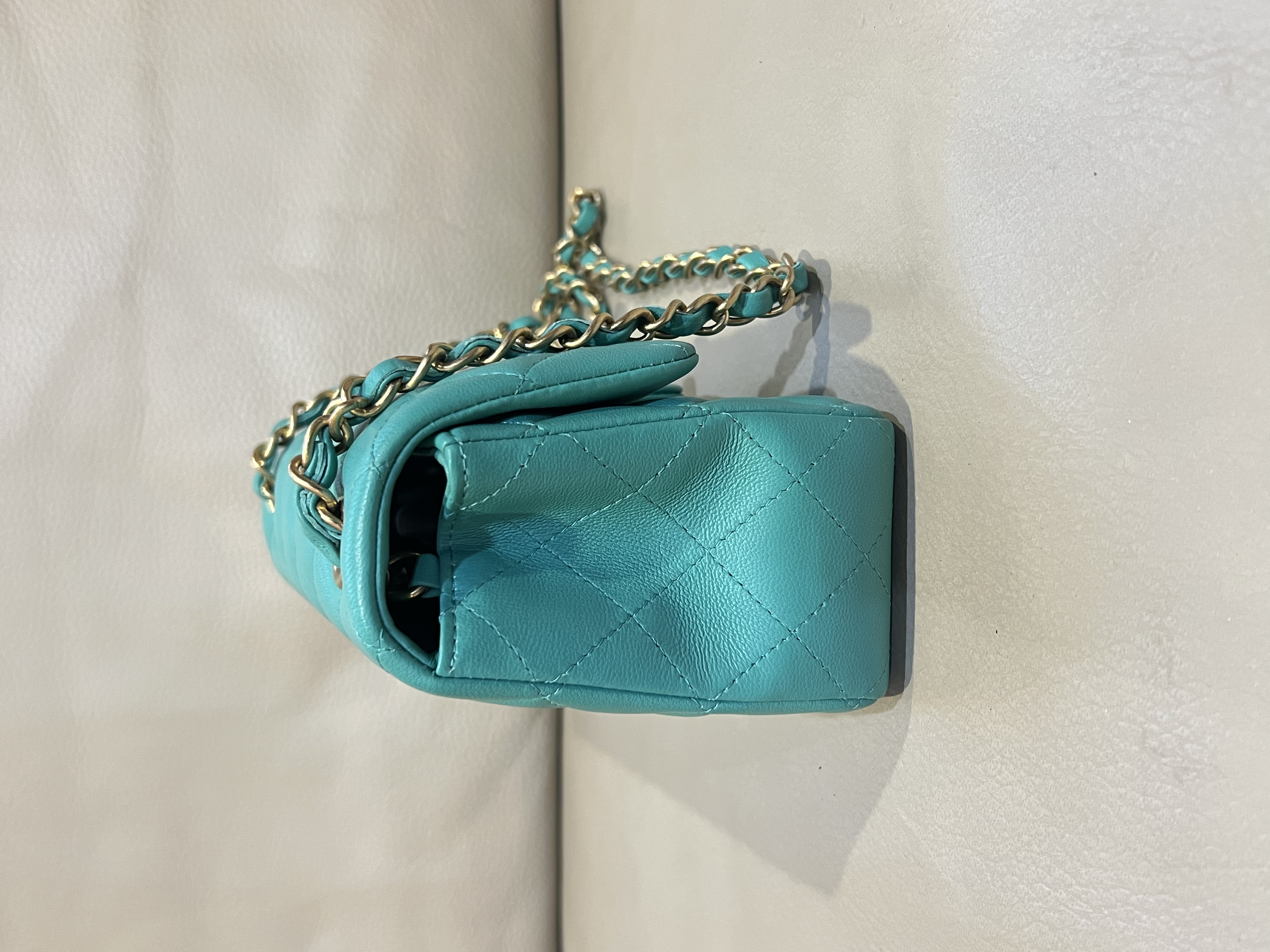 Pre-Owned CHANEL Classic Mini Flap Bag / Product Code: 26041658