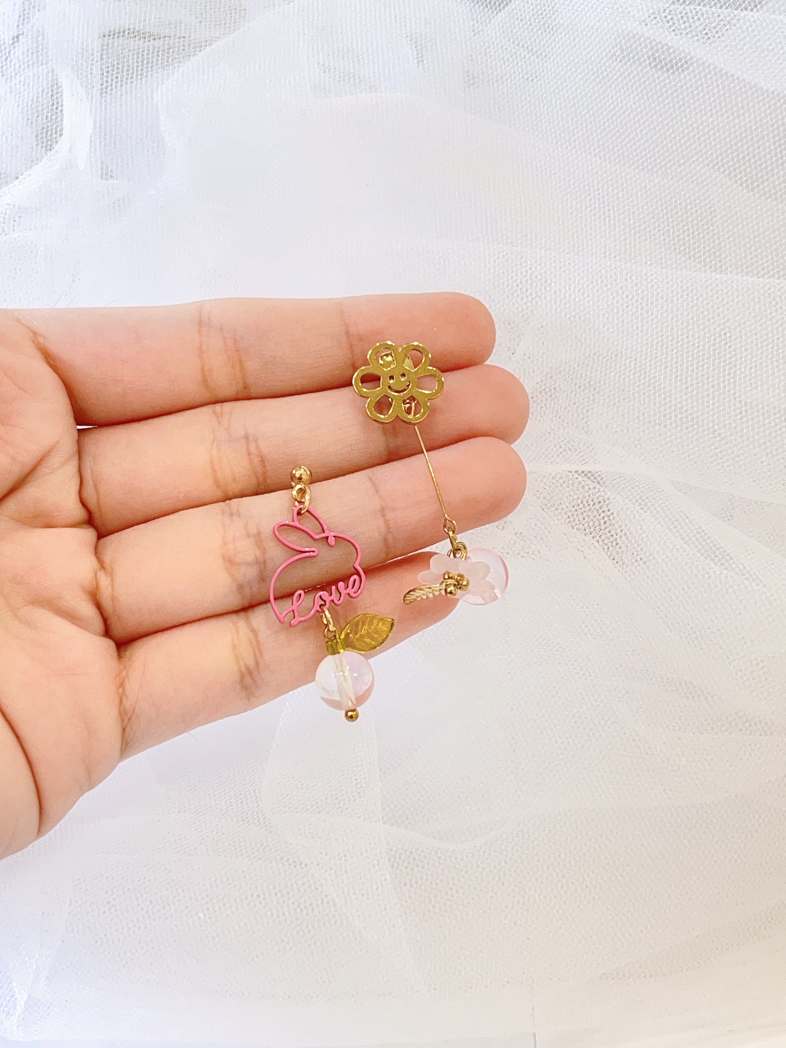 不规则镂空花朵小兔子耳坠耳环