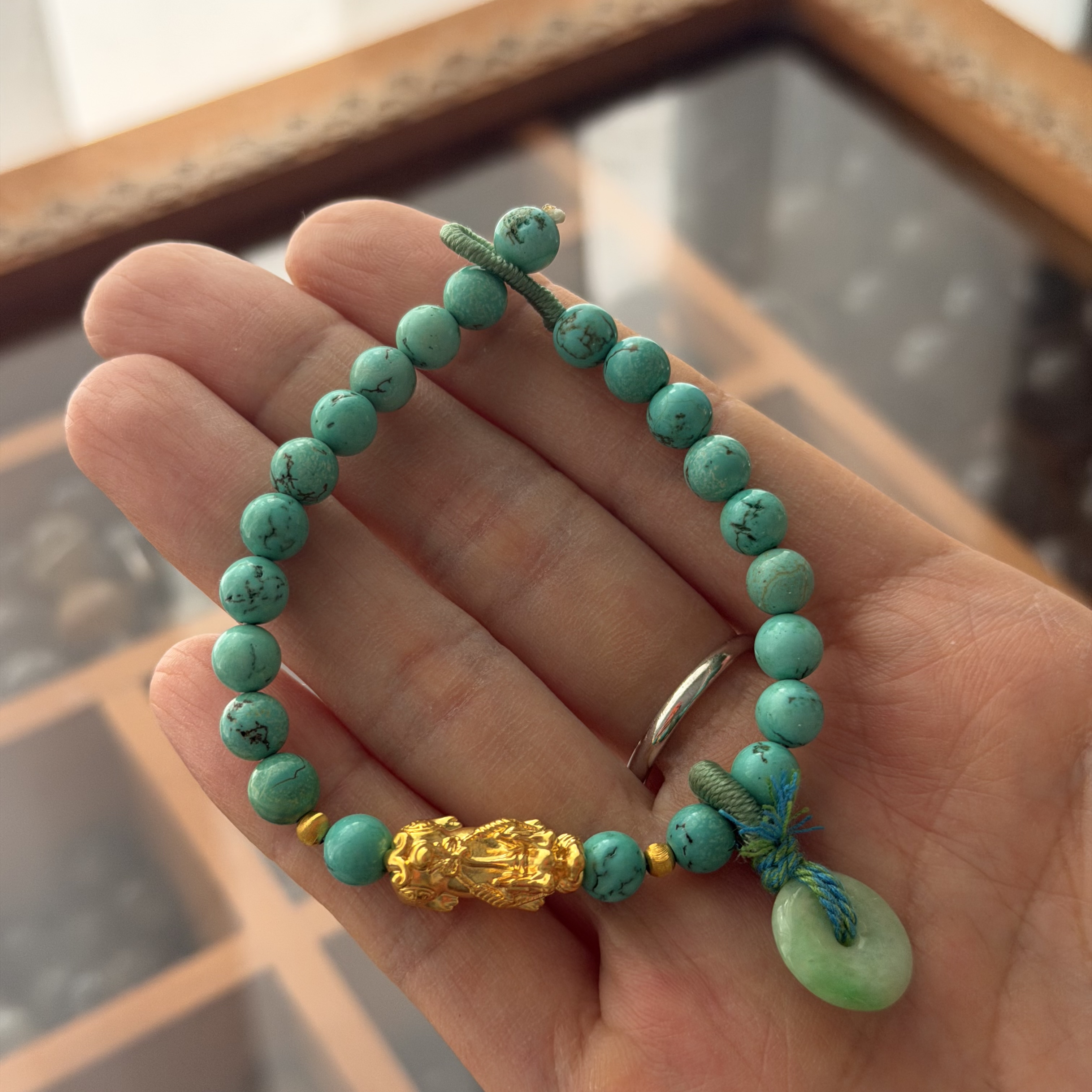999硬金貔貅+硬金金珠+天然翡翠平安扣襯6mm綠松石手串