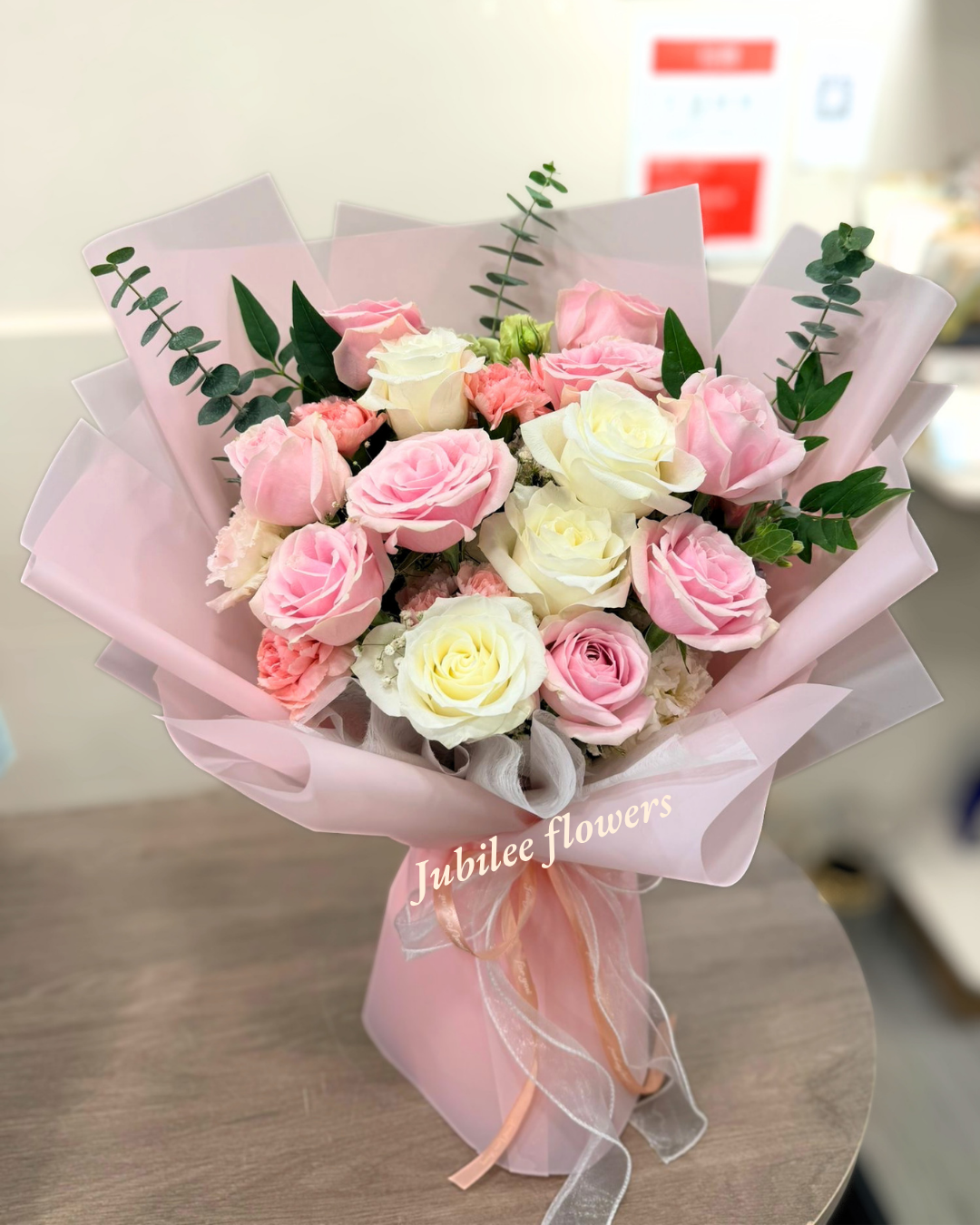 粉玫瑰・白玫瑰花束