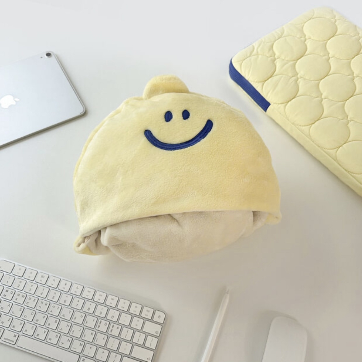 [SECOND MORNING] Lemony Hooded Blanket