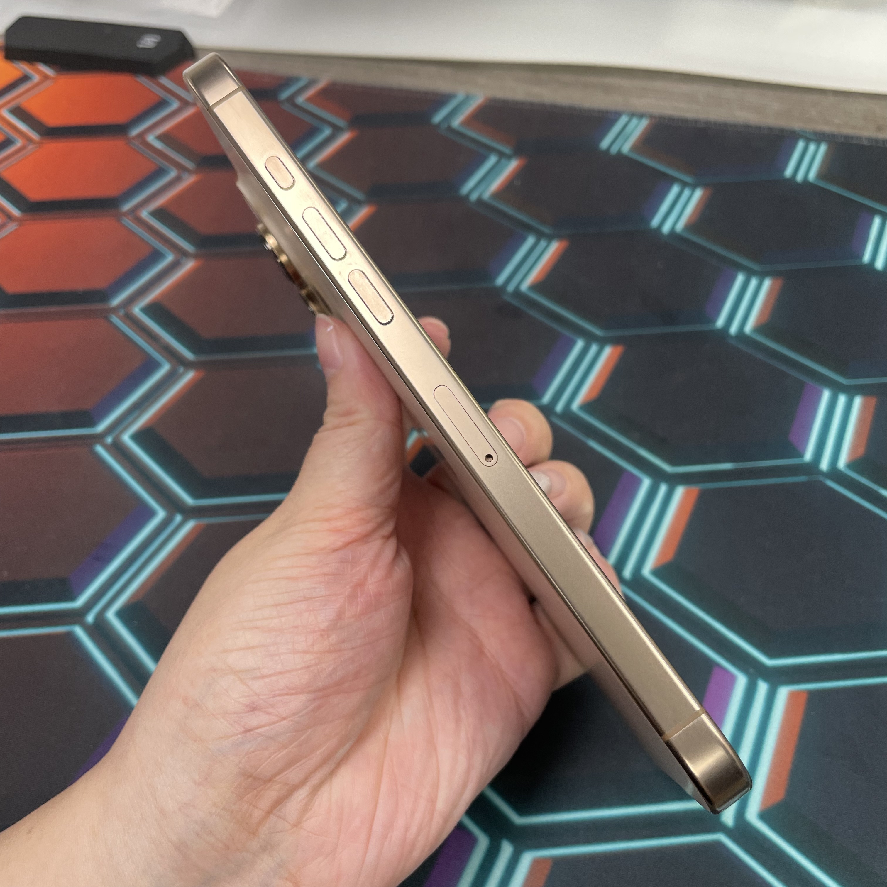 *7945 16 pro max 完美機 512GB 電88 沙色 gold