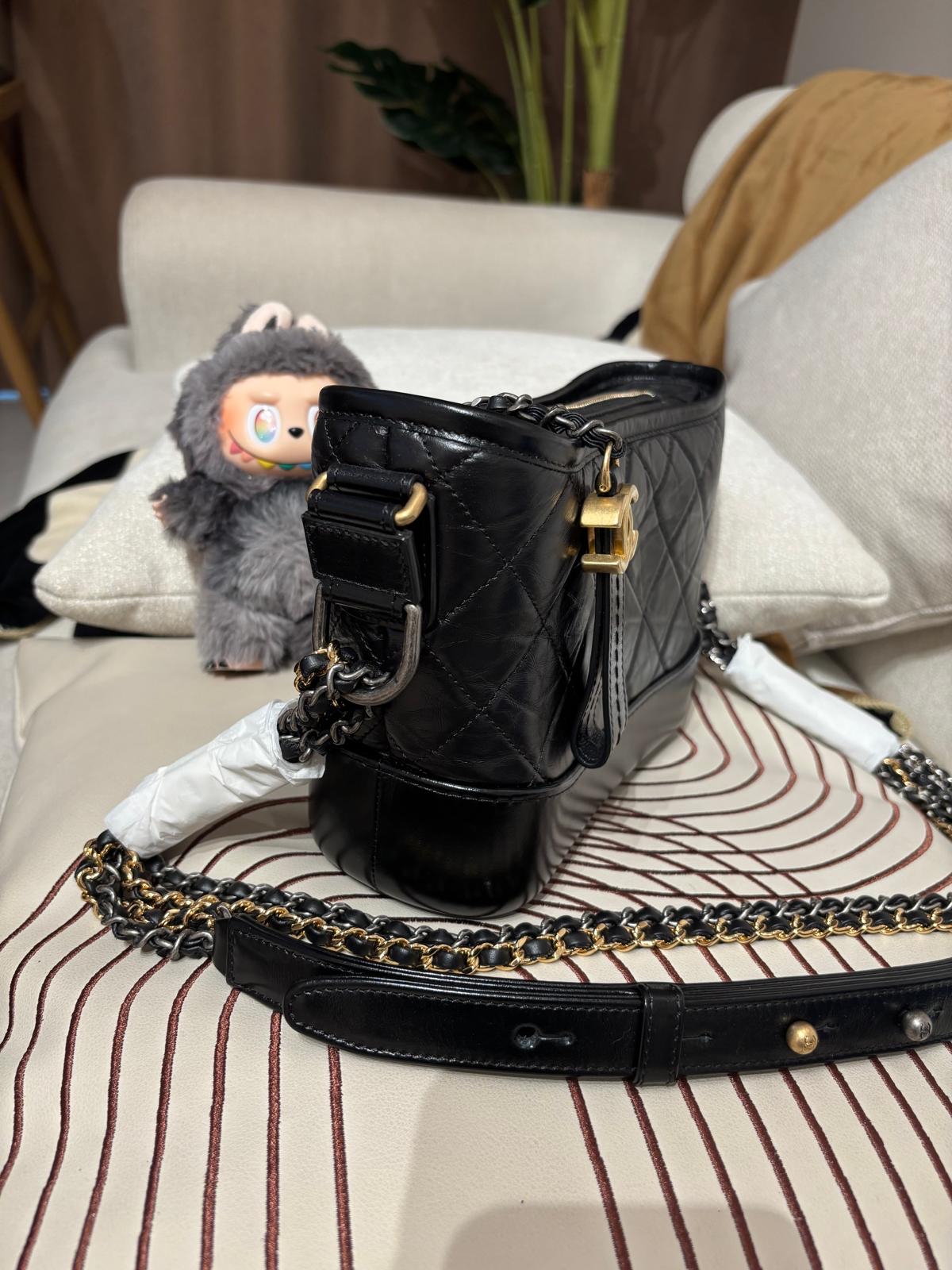 Chanel Gabrielle hobo small calfskin 黑金 100%Authentic,98%new ✅26 card✅dust bag✅box