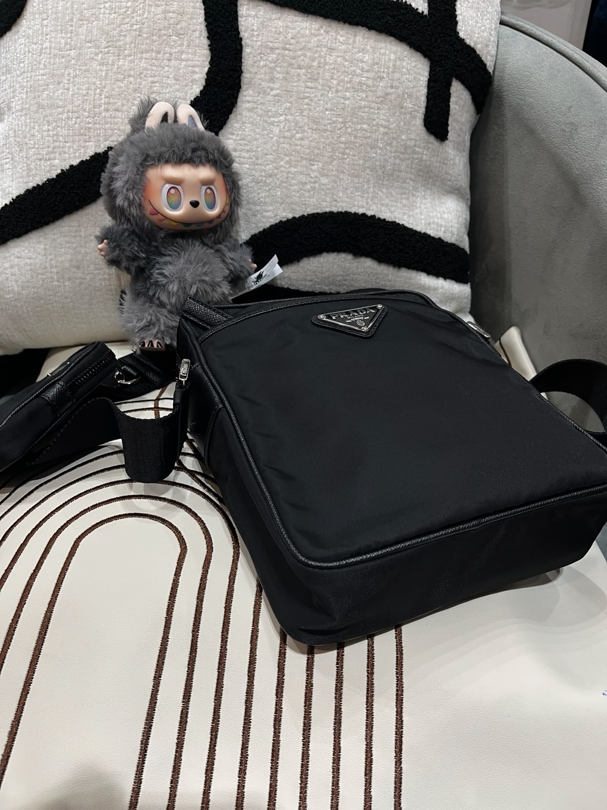 PRADA Re-Nylon Shoulder Bag 2VH112 black 100%Authentic, 98%new ✅card booklet ✅dust bag 