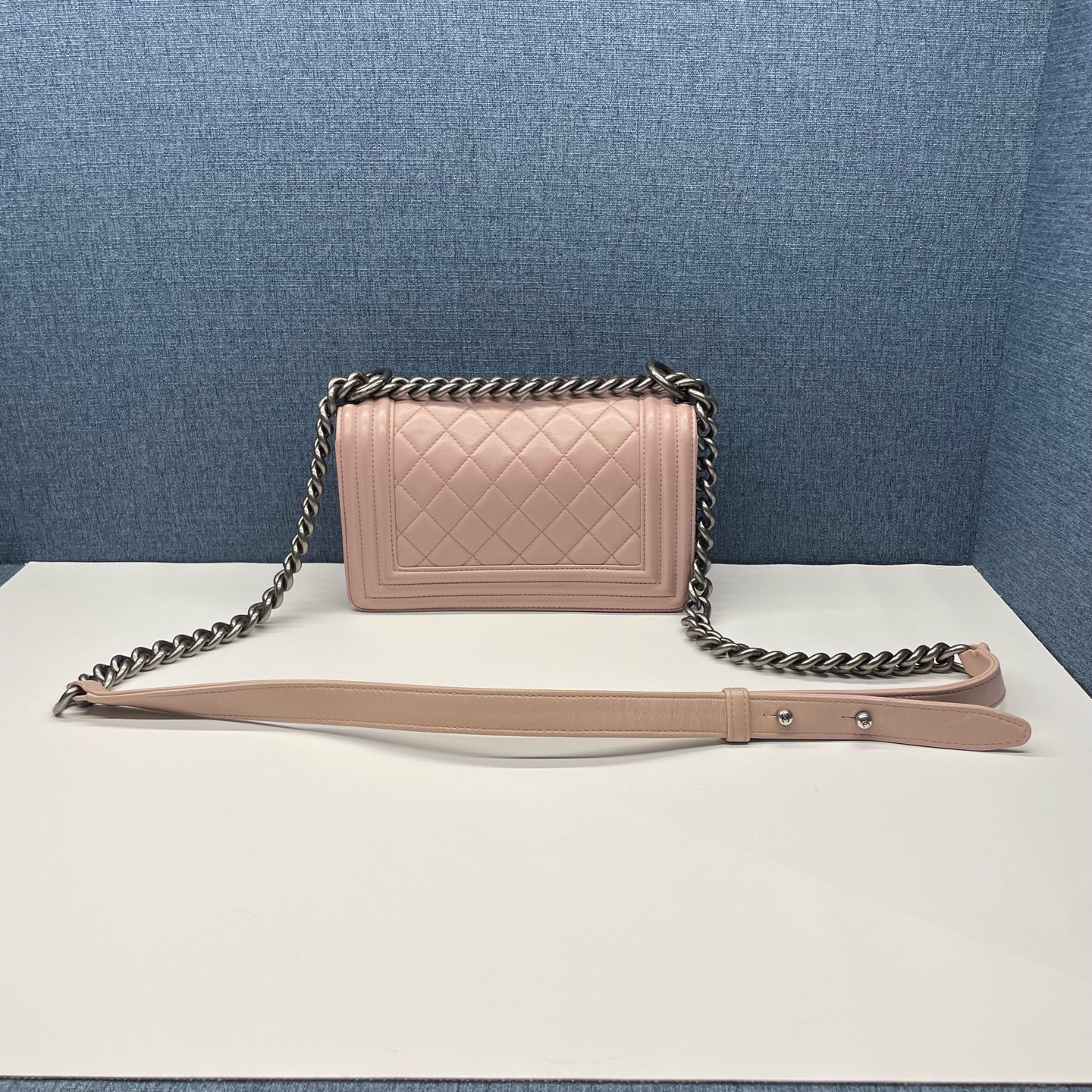 【預訂貨品】鐳射23開👜 CHANEL 粿色Leboy