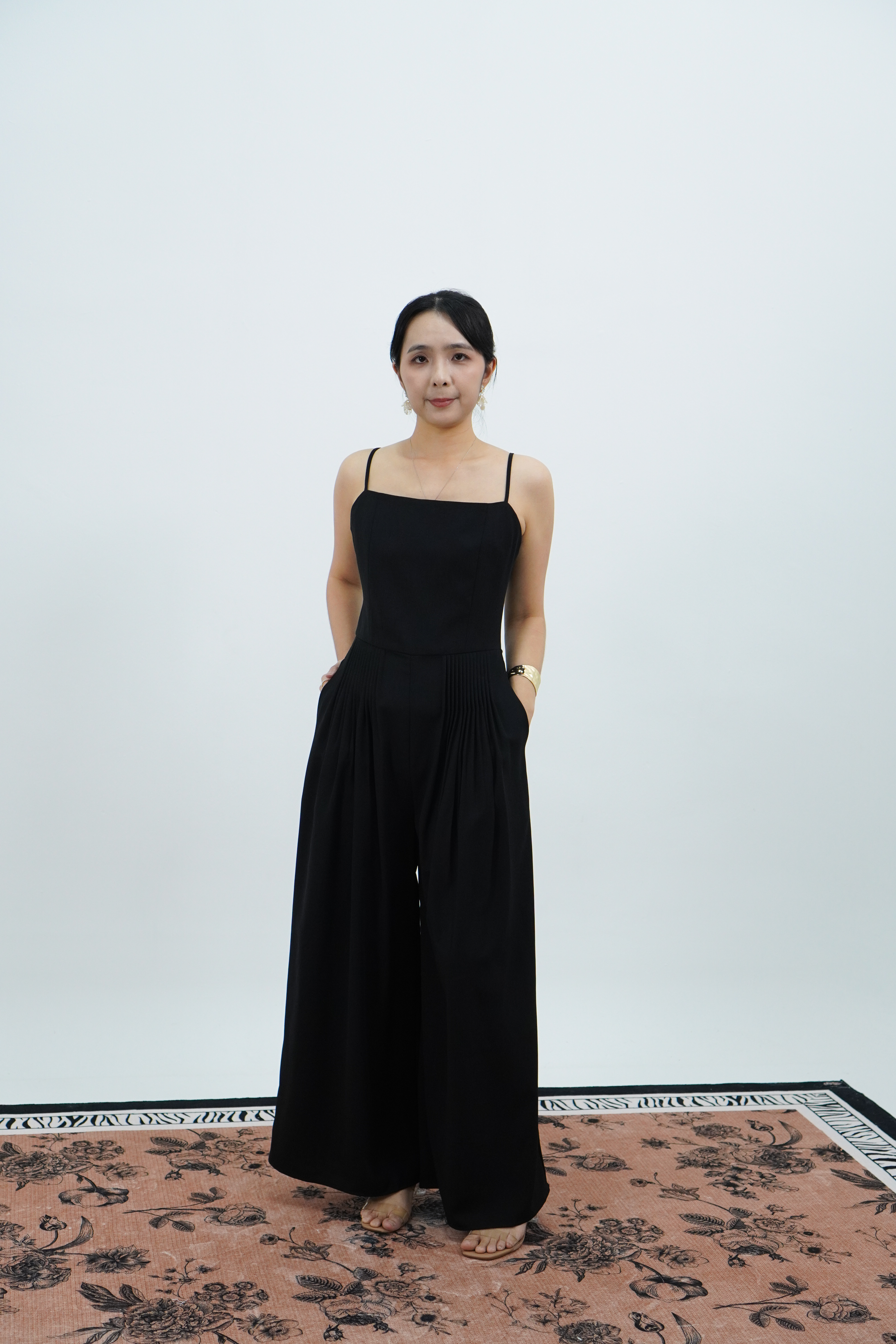 黑色吊带压褶连身裤 Strappy Pleated Jumpsuit