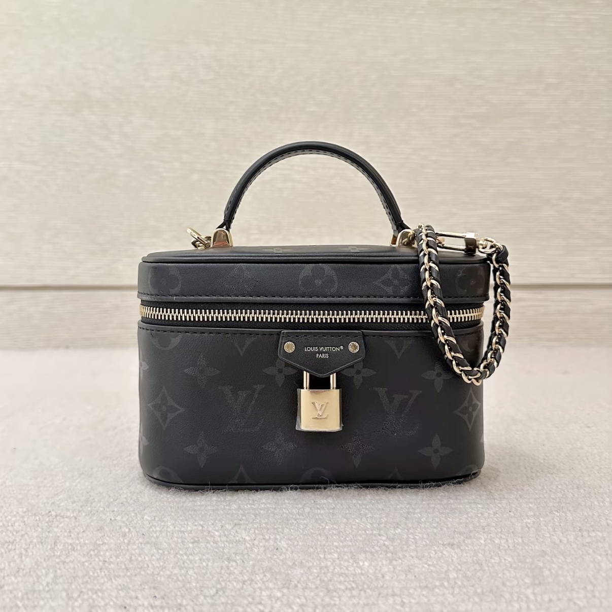 Lv Vanity Chain Pouch M3A372