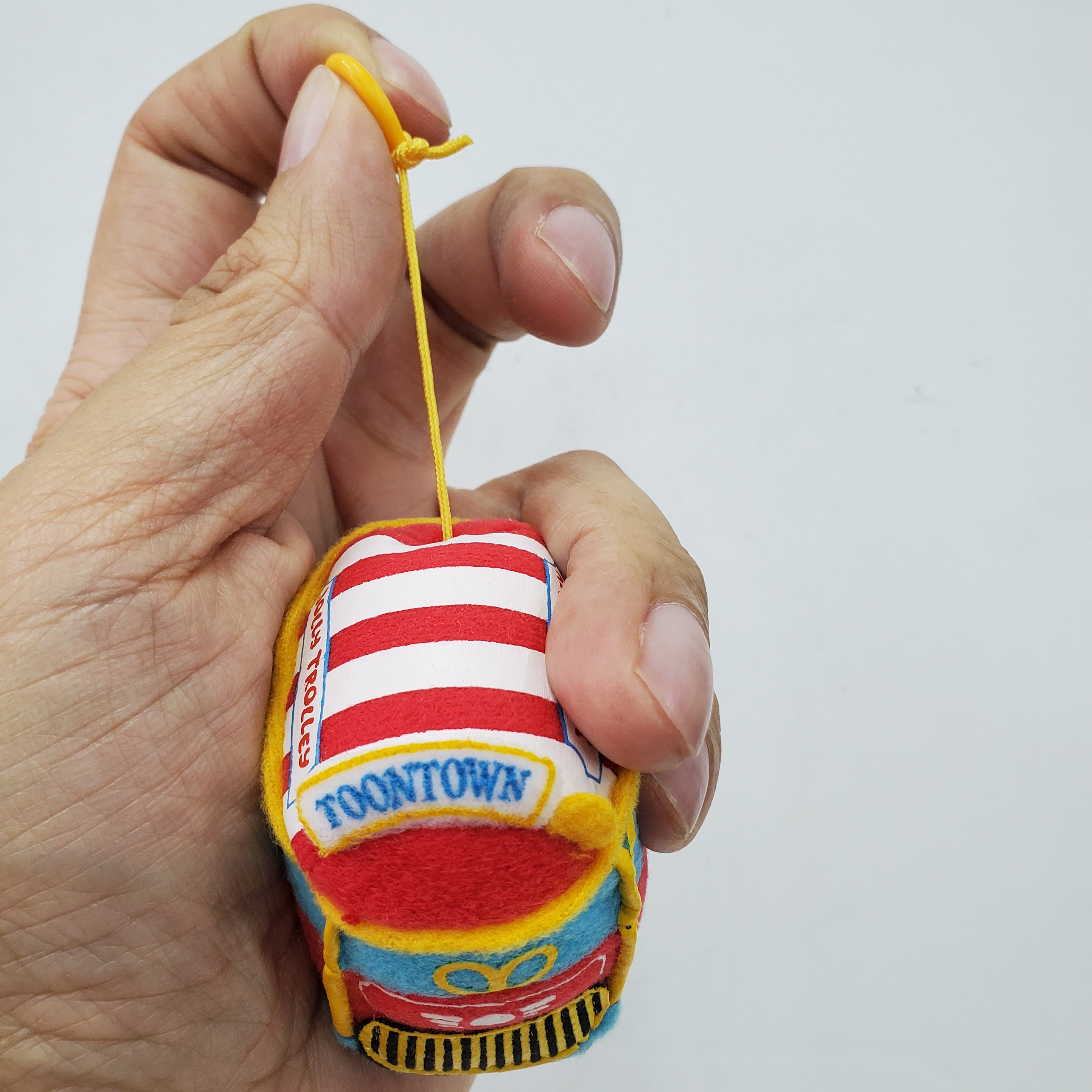 [現貨] [東京迪士尼] DONALD DUCK ｜ 震震 TOONTOWN 扭蛋 {TF2305042}