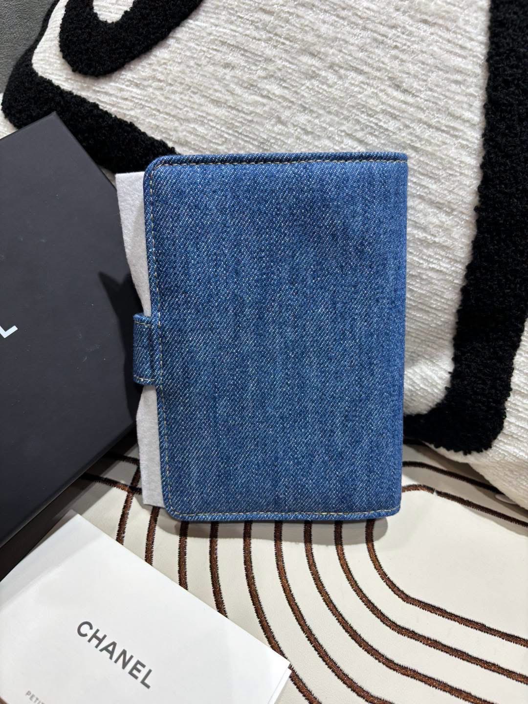 全新 CHANEL passport holder denim 26C 100%Authentic ,全新 unused✅box 