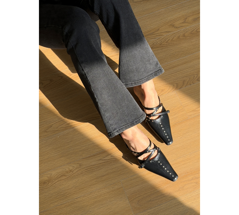 Stylish studs pointy mules