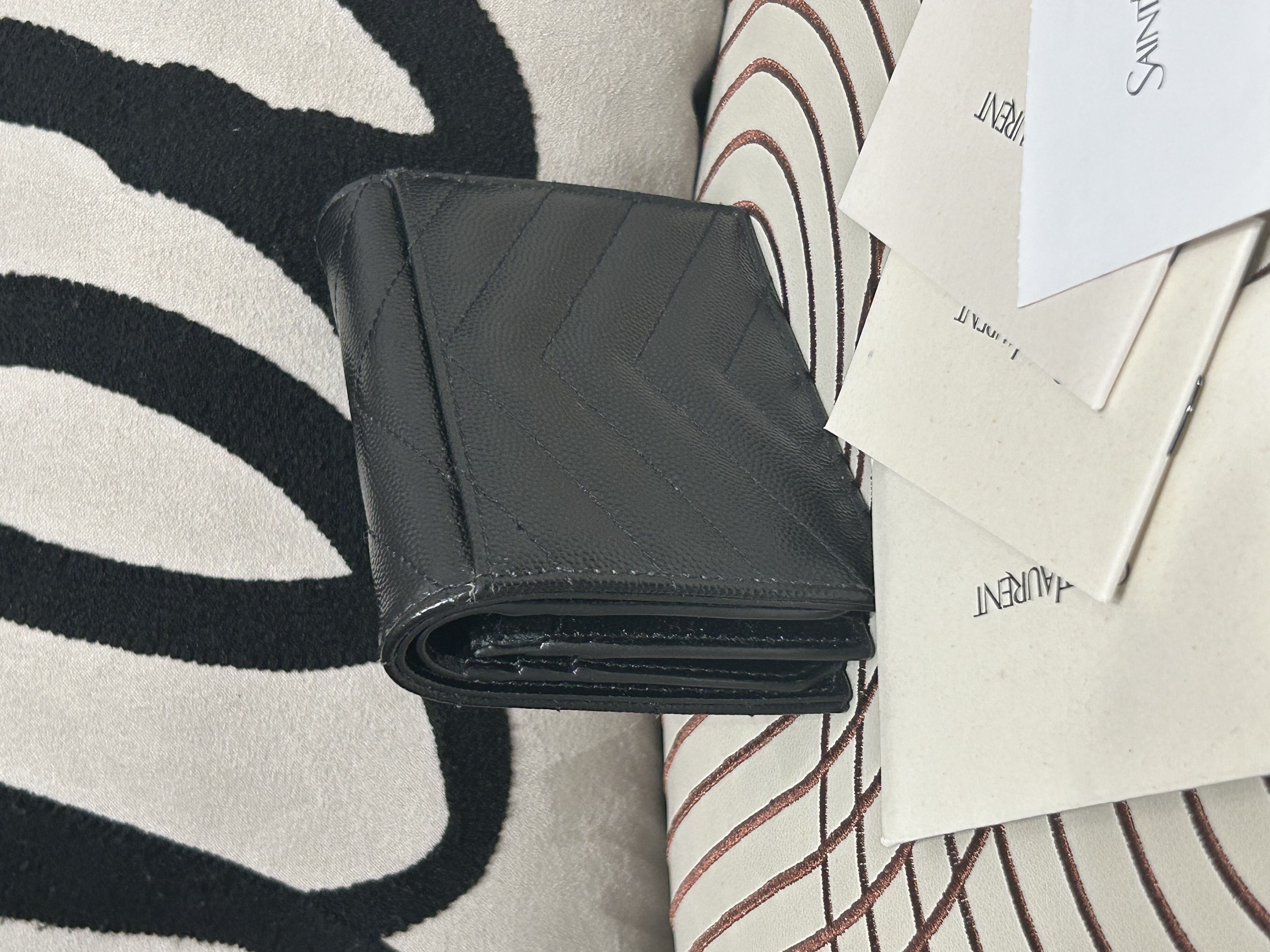 YSL wallet 黑色粒面牛皮金扣銀包100%Authentic, 98%new ✅Tap booklet ✅Dust bag