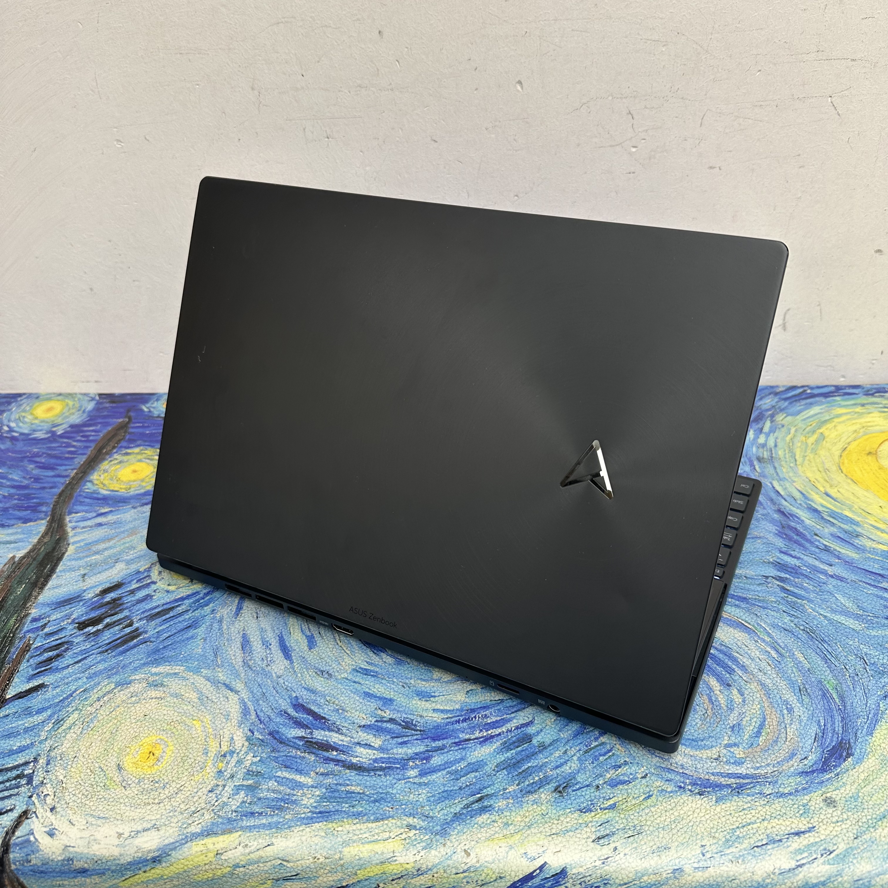 #5606 (2.8K OLED 雙Touch Mon RTX 4060輕薄雙Zenbook🔥) Asus Zenbook Pro Duo 14寸 2.8K 120Hz OLED Mon Intel i9-13900H /32GB Ram/2TB SSD/ Dolby Atmos喇叭/ Gaming Laptop / Notebook / 黑色/ 