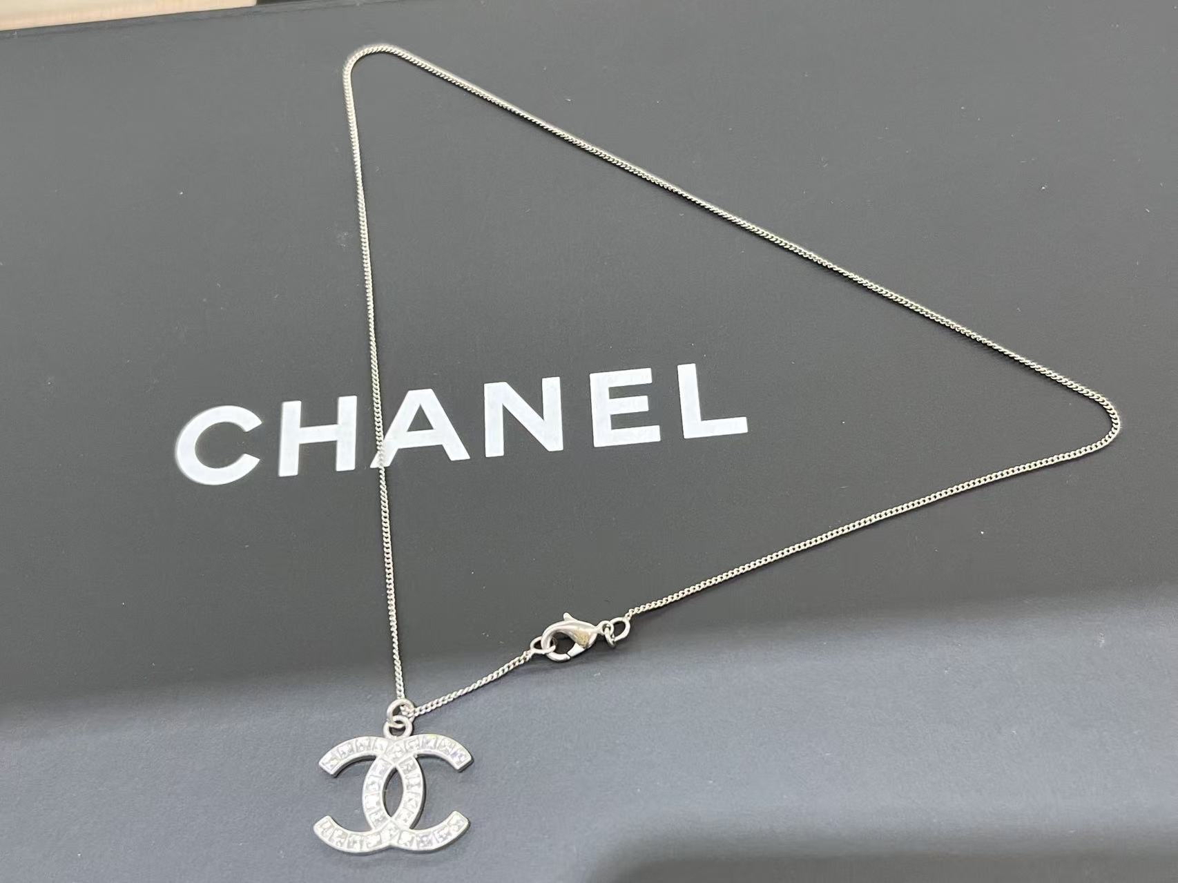 Chanel 簡約CC Logo 項鍊