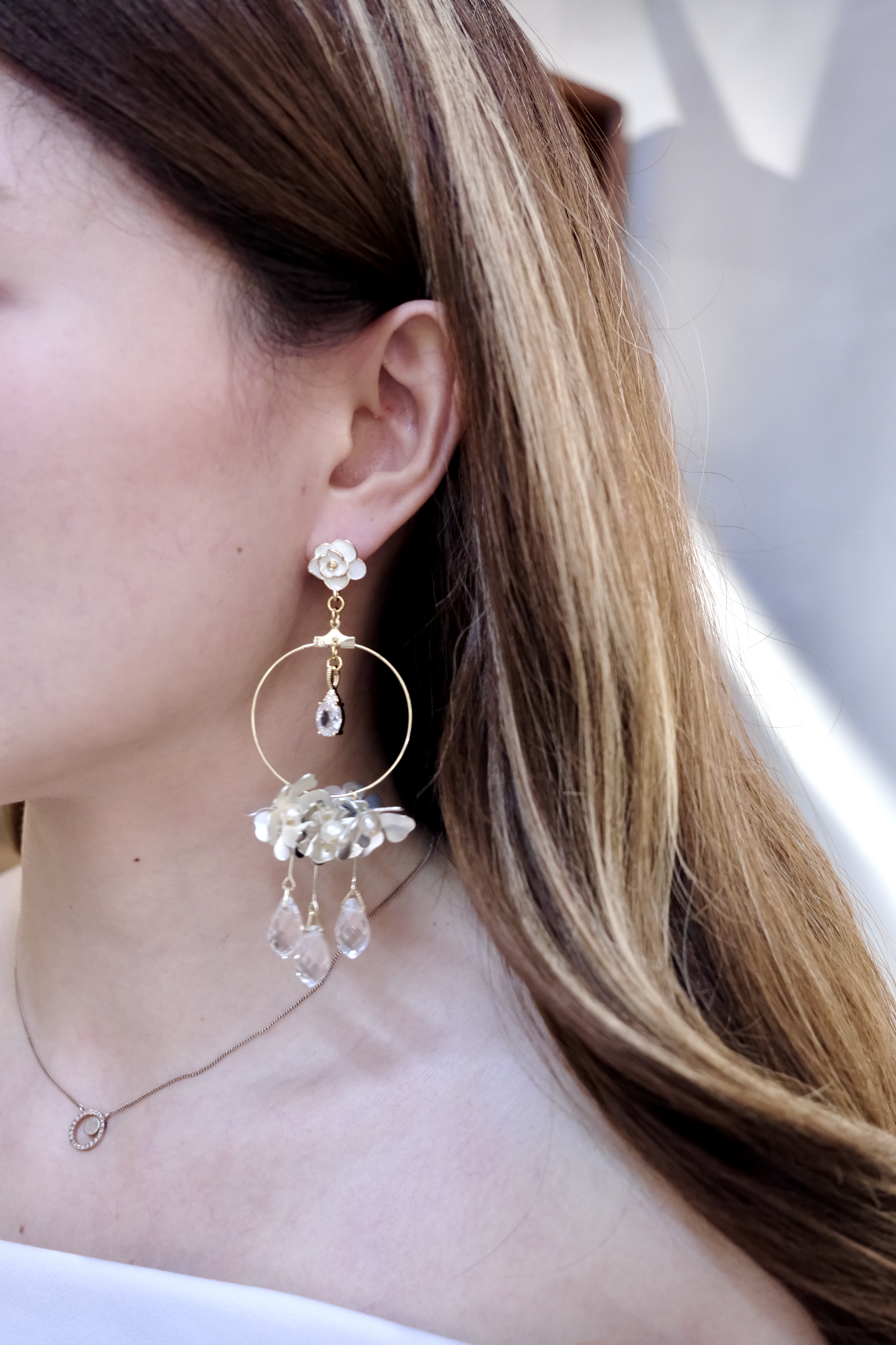 玫瑰白花捷克水滴耳環💎