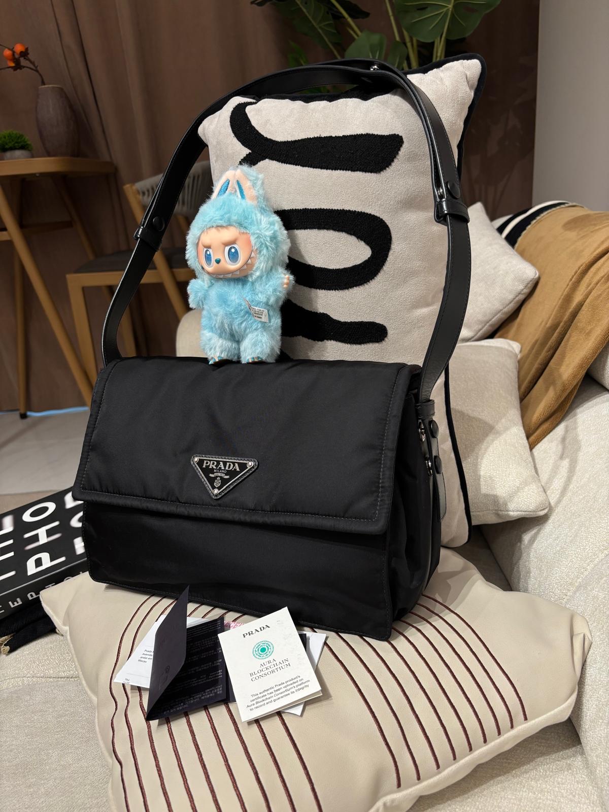 Prada Traveller Re-Nylon shoulder bag  100%Authentic, 98%new ✅certificate ✅dust bag 