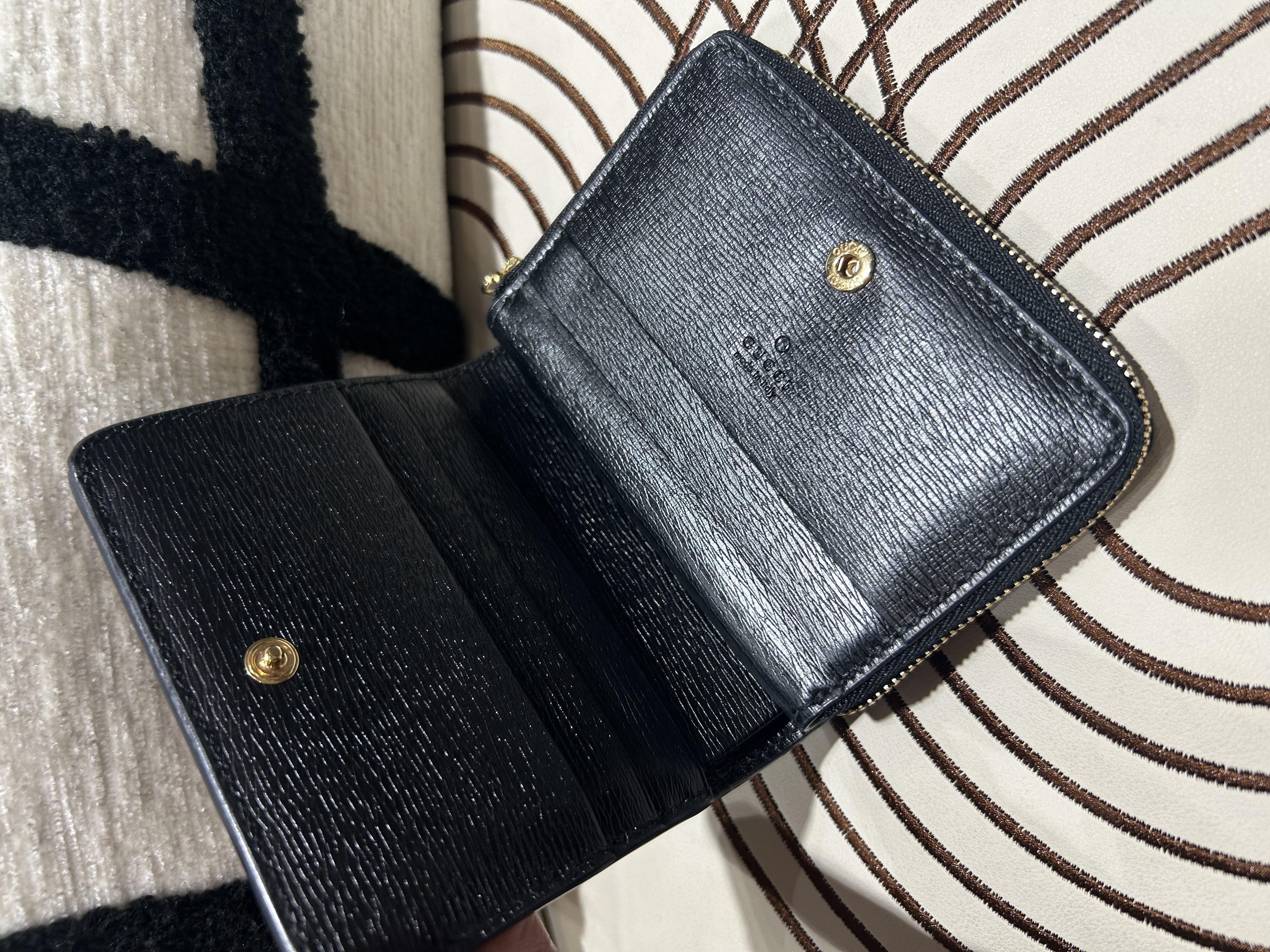 Gucci Short Wallet 黑色金扣牛皮 100%Authentic, 99%New
