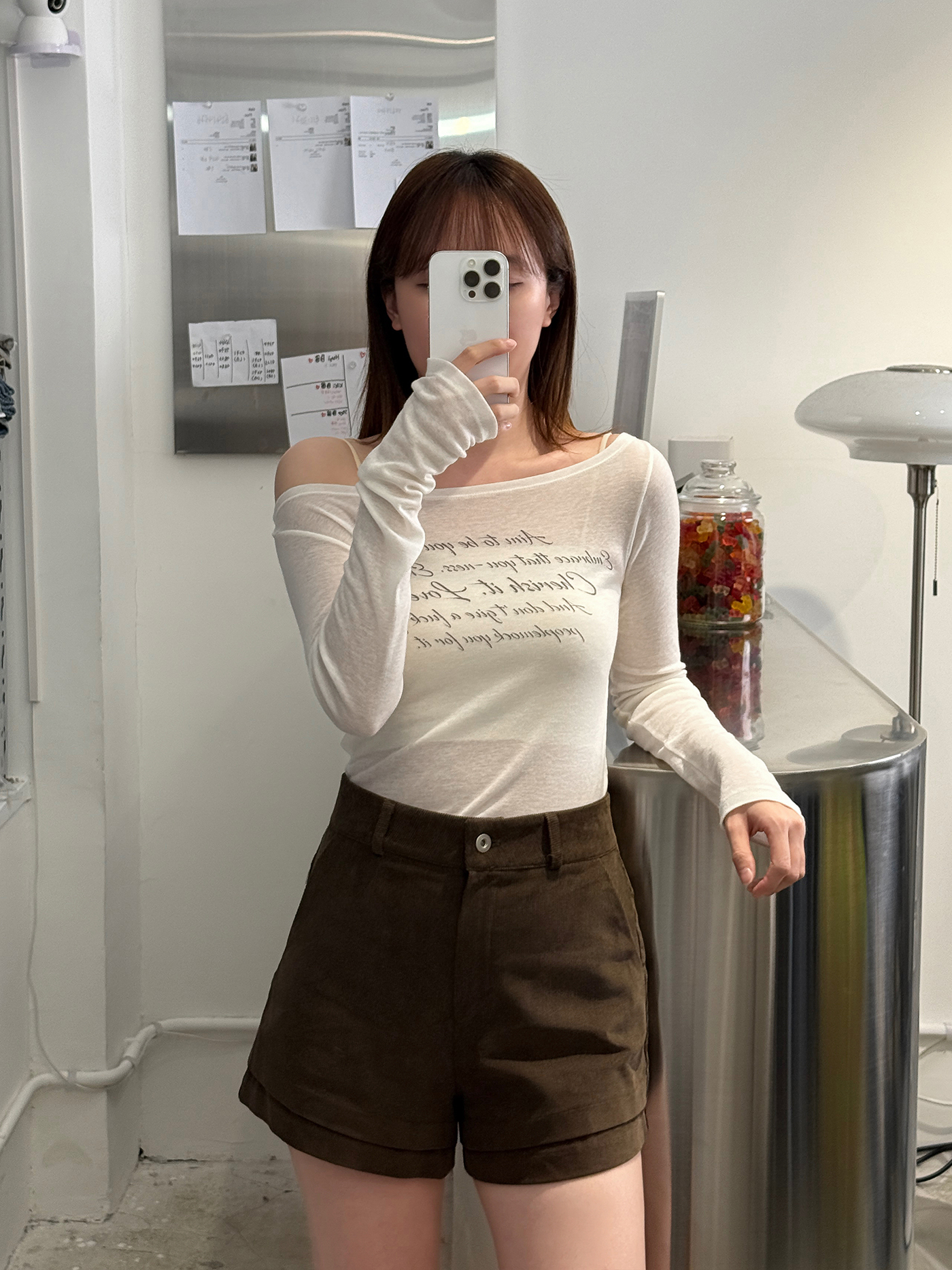 𝐕𝐞𝐥𝐯𝐞𝐭 𝐫𝐨𝐥𝐥𝐞𝐝 𝐡𝐞𝐦 𝐬𝐡𝐨𝐫𝐭𝐬