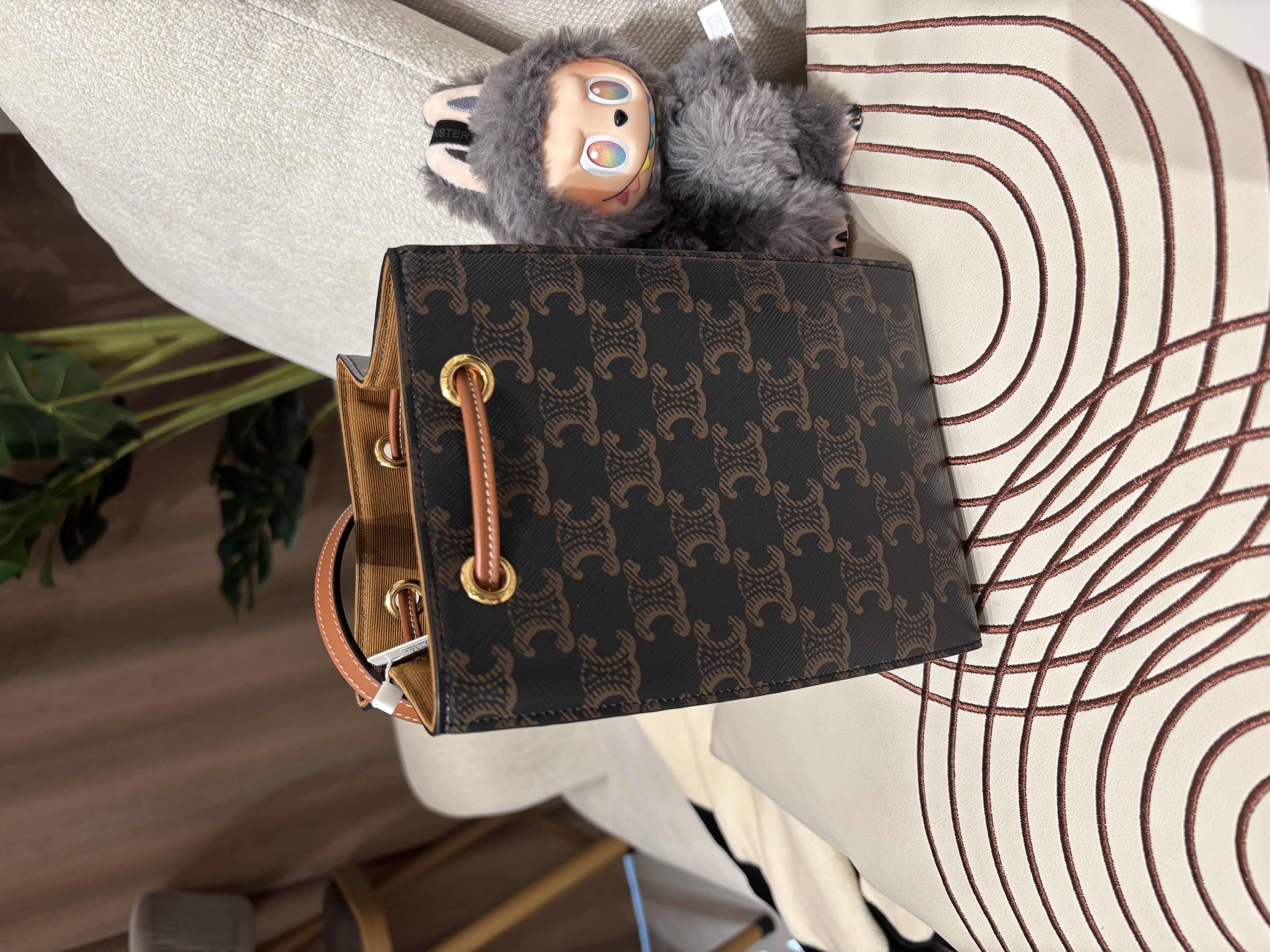 Celine MICRO SAILOR IN TRIOMPHE Bucket Bag,100%Authentic,98%new ✅專門店收據✅dust bag