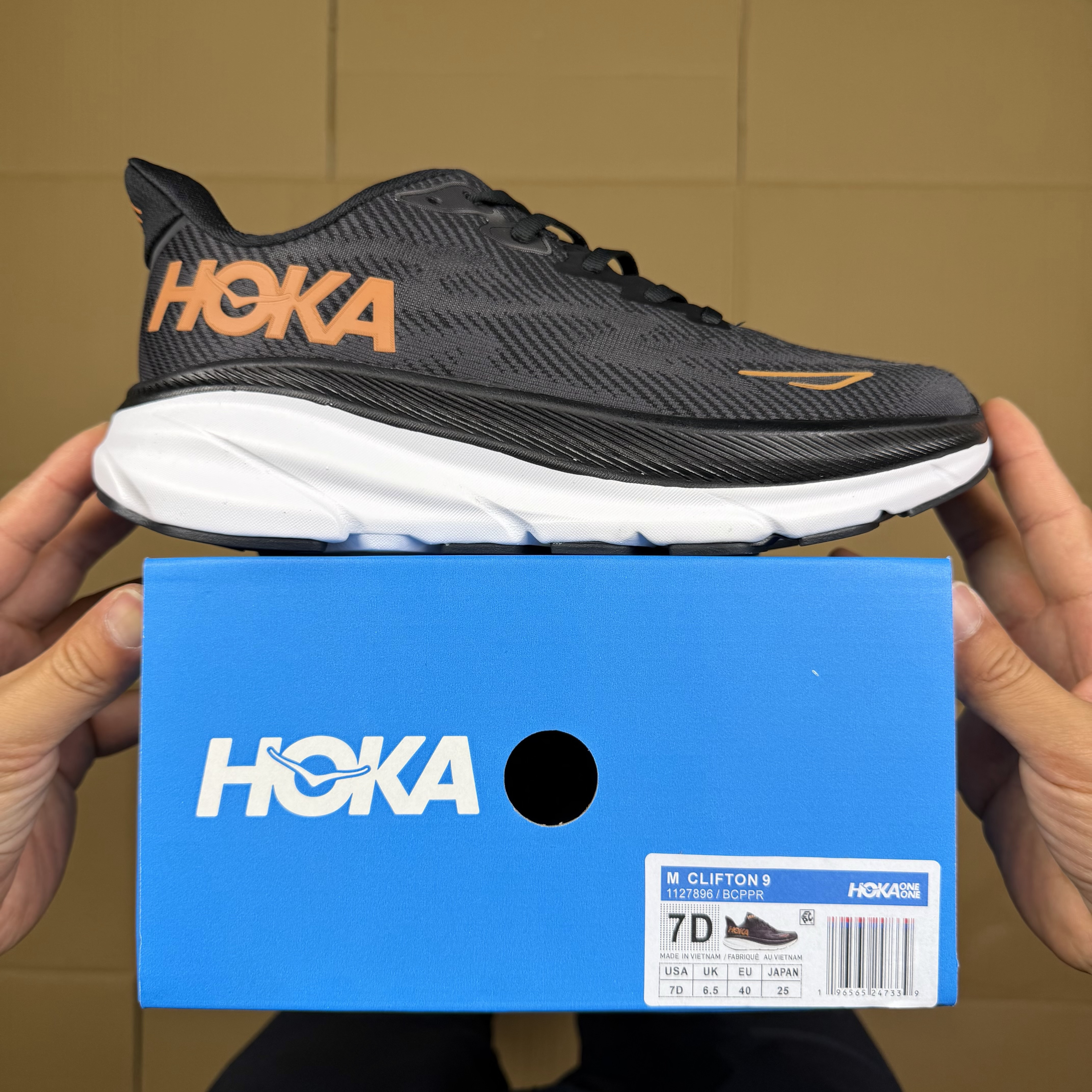 Hoka Clifton 9