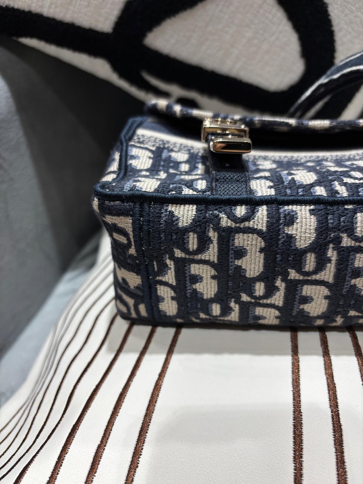 Dior 小碼 Diorcamp 手袋藍色 Dior Oblique 刺繡 100%Authentic, 99%New ✅Dust bag