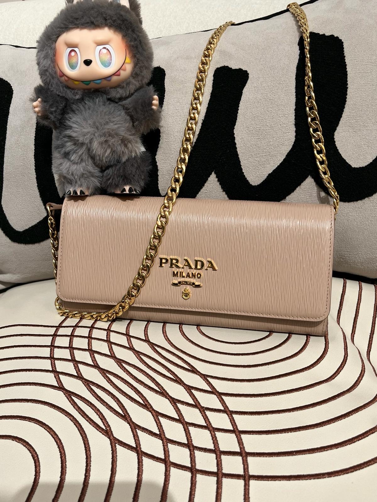 Prada wallet on chain 牛皮 100%Authentic ,99%new ✅專門店收據✅盒  