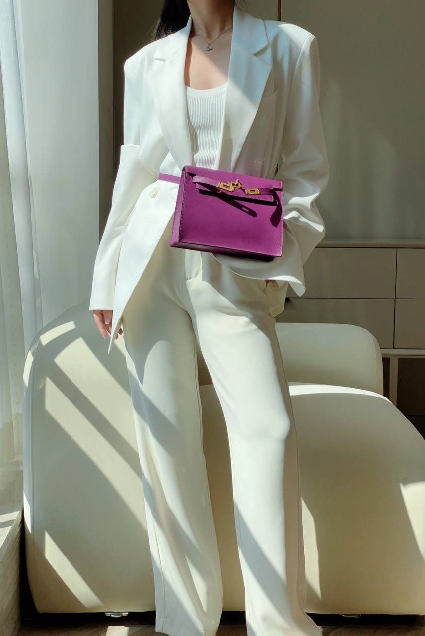 『海葵紫·金』 ‘’Kᴇʟʟʏ ᴅᴀɴsᴇ • Evercolor 🎀 时尚圈就是一个圆！ 最厉害的就是六种背法： 斜背、侧背、肩背、腰包、背包、手包 集美们一定要安排起来‼️ 22Cm