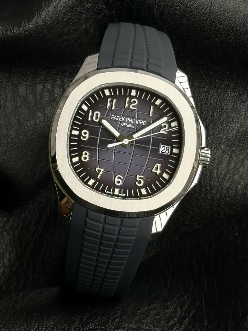 百达翡丽 5168G 配重手雷 1.壳套采用特殊材质CNC原版数据开模，整表重量和正品几乎没有区别，不同于市场普通版本上手轻飘飘，整表120克重 2.机芯选用324/330 一体开模机芯(3k同源机芯) 3.表壳尺寸42mm 厚度8.3mm(跟足原版) 4.所用配件，字面，针，胶带严格参照原版颜色开模定制，精益求精 5.表壳不锈钢 内部加重 承诺所有本厂出的配重表款绝不掉皮，掉皮无理由更换全新 6.表扣 表壳全部冲压贵金属logo 非腐蚀激光垃圾工艺！