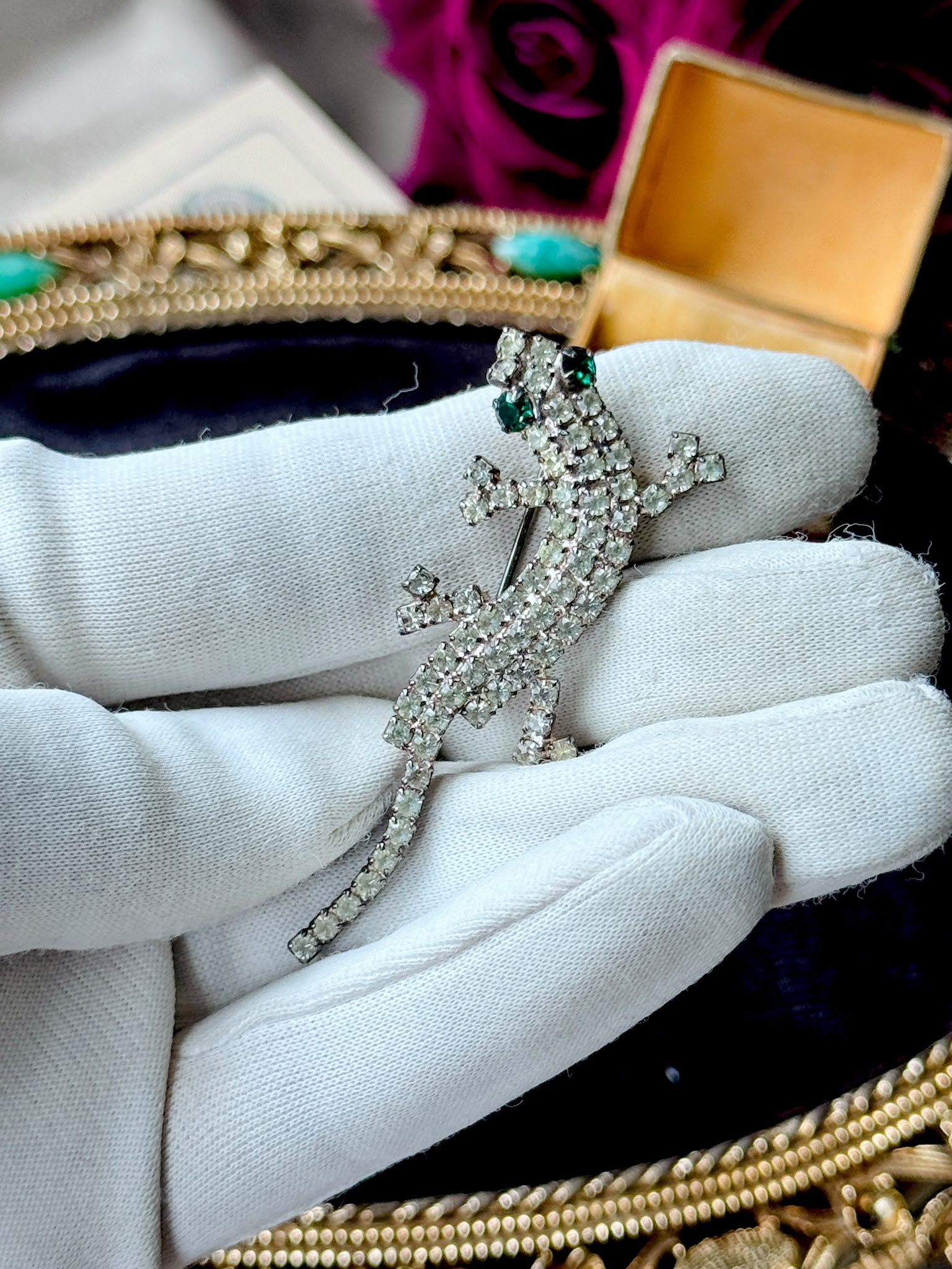 Vintage Sparkling Rhinestone Lizard Brooch (MT2610)