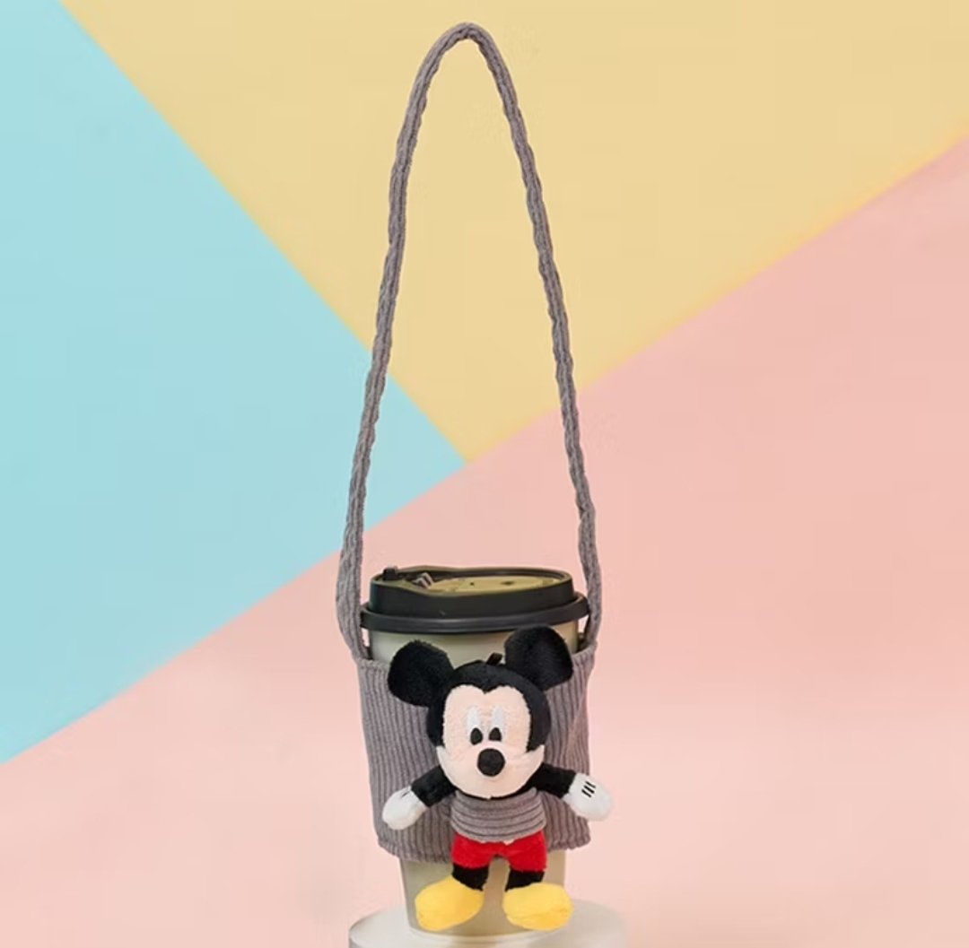 💜正版授權 Disney公仔飲品杯套 Disney飲品杯套 迪士尼飲品杯套 迪士尼公仔飲品杯套 史迪仔公仔飲品杯套 史迪仔飲品杯套 stitch飲品杯套 小熊維尼飲品杯套 Winniethepooh飲品杯套 三眼仔飲品杯套 alien飲品杯套 史迪仔 stitch 小熊維尼 Winniethepooh 米奇 Mickey 米奇飲品杯套 Mickey飲品杯套 😃需訂預計2星期到貨💜