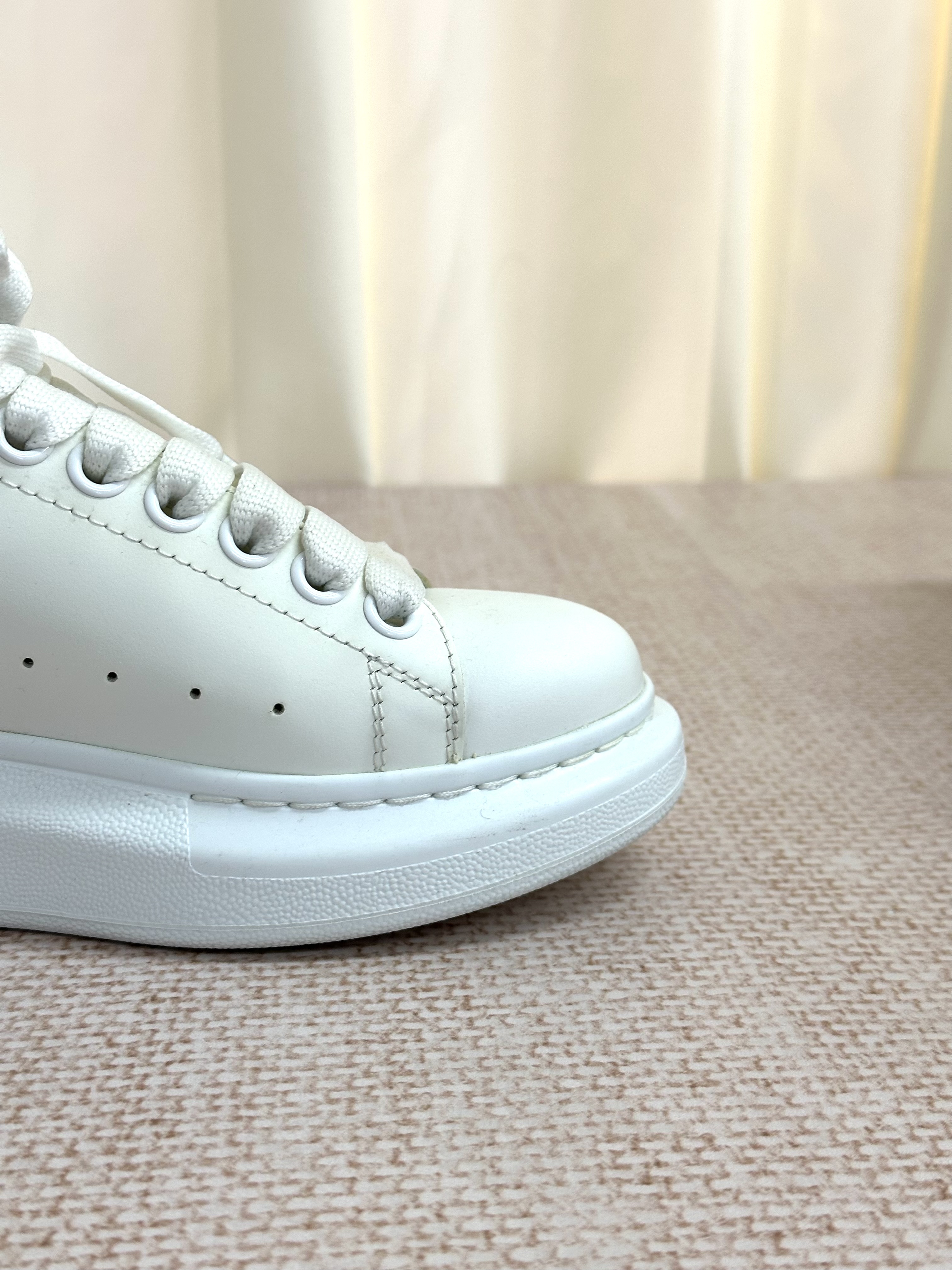 Pre-Owned  Alexander McQueen Pink Crystal Sneakers / Product Code: 26040721