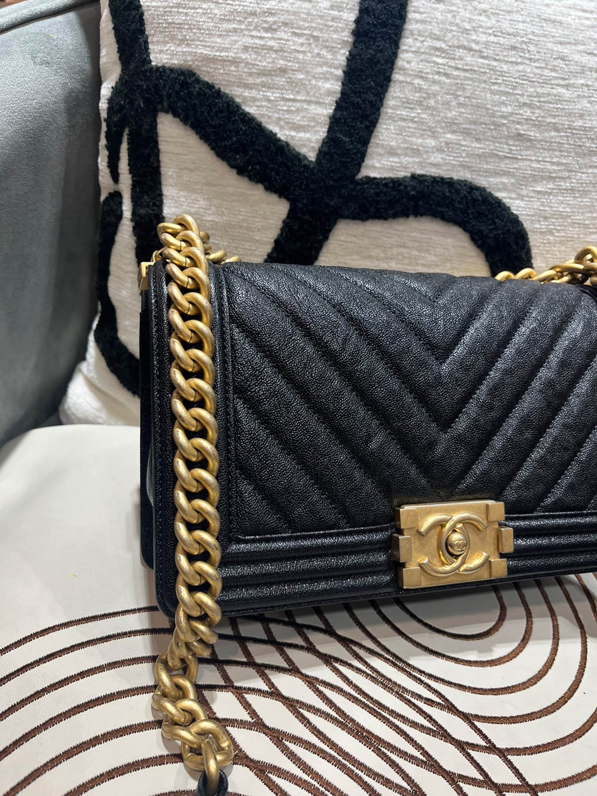 Chanel boy medium 黑色魚子醬牛皮 100%Authentic,90%New ✅貼✅塵袋