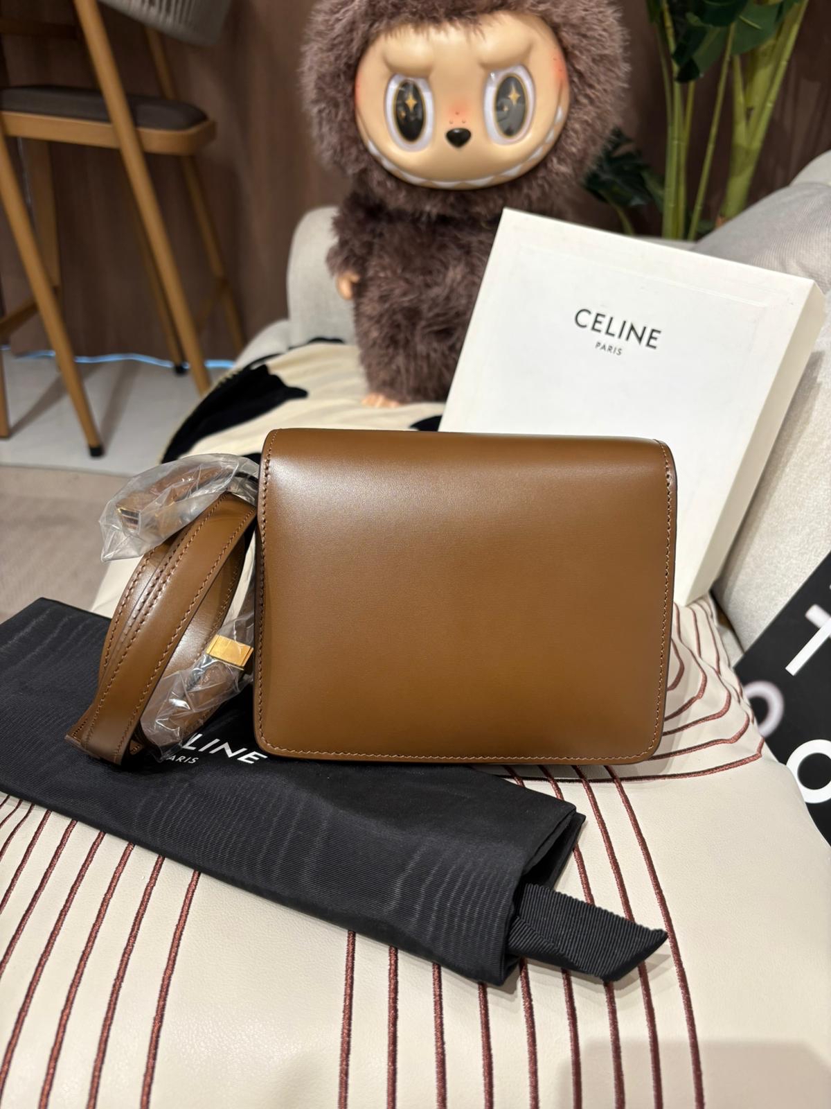 Celine Classic box teen Bag Camel Calfskin Shoulder Bag  100%Authentic ,全新貨品 ✅booklet✅dust bag ✅strap ✅box