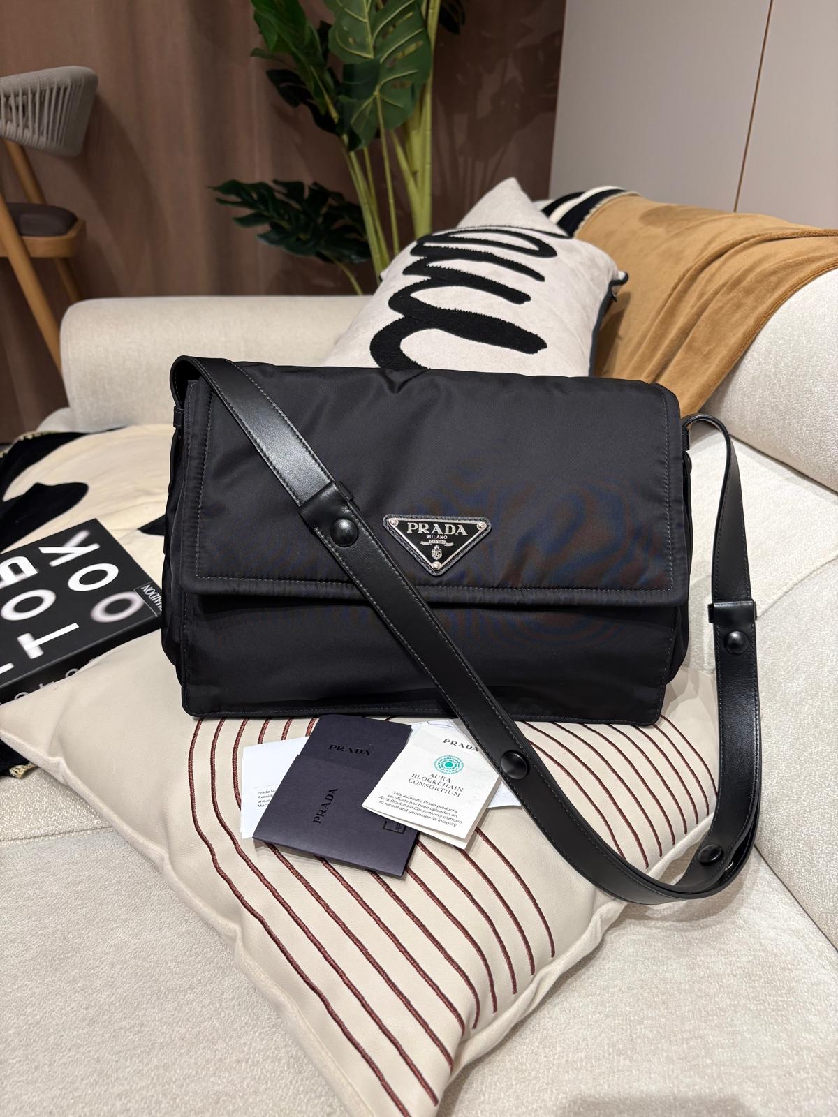 Prada Traveller Re-Nylon shoulder bag  100%Authentic, 98%new ✅certificate ✅dust bag 