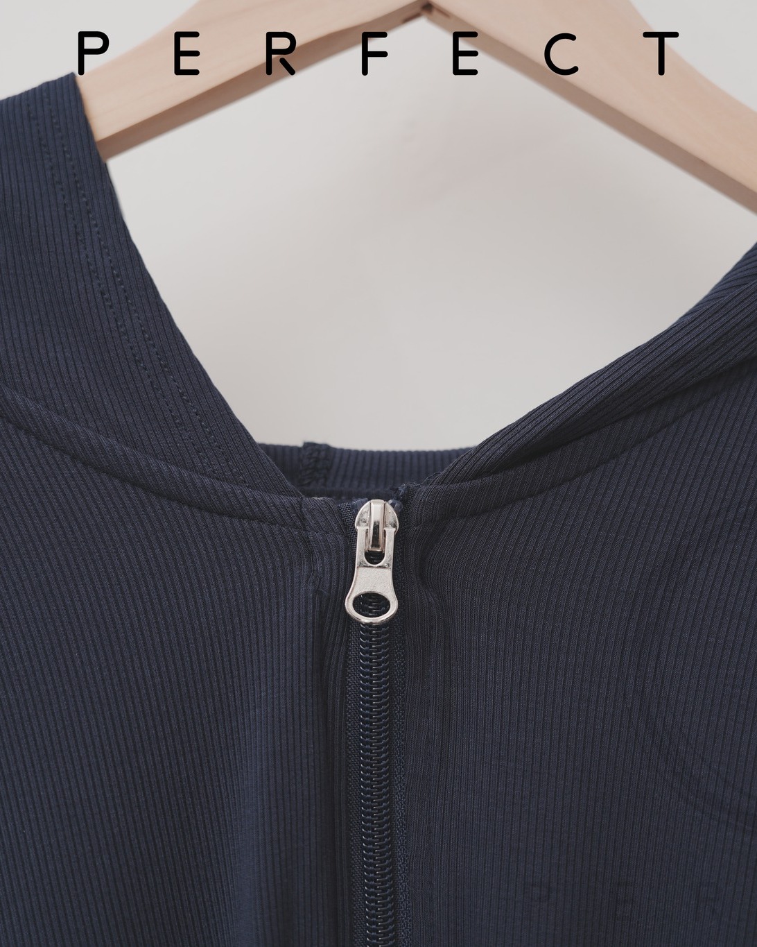 T0022_初秋涼感防曬拉鍊薄外套 (文青藏藍色）