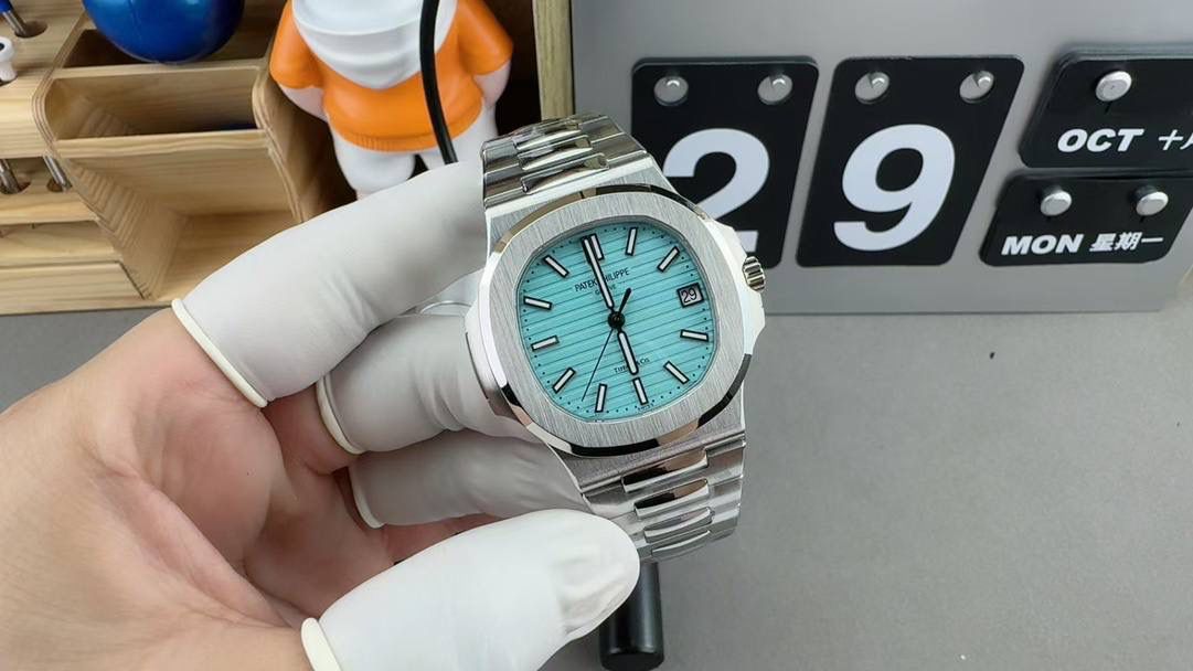 百达翡丽鹦鹉螺蒂芙尼蓝盘腕表