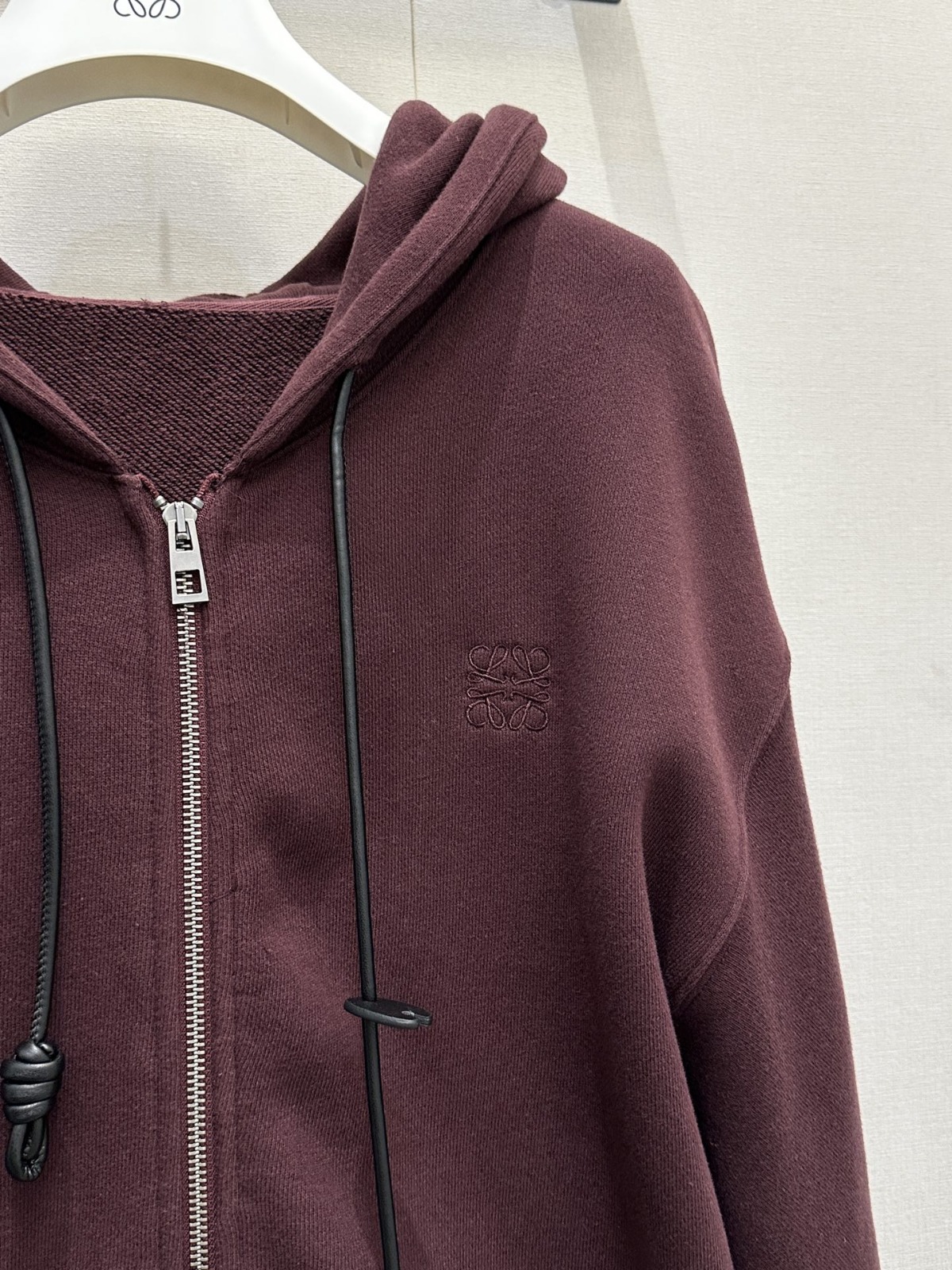 【頂級原單】LOEWE 皮質抽繩連帽拉鍊外套