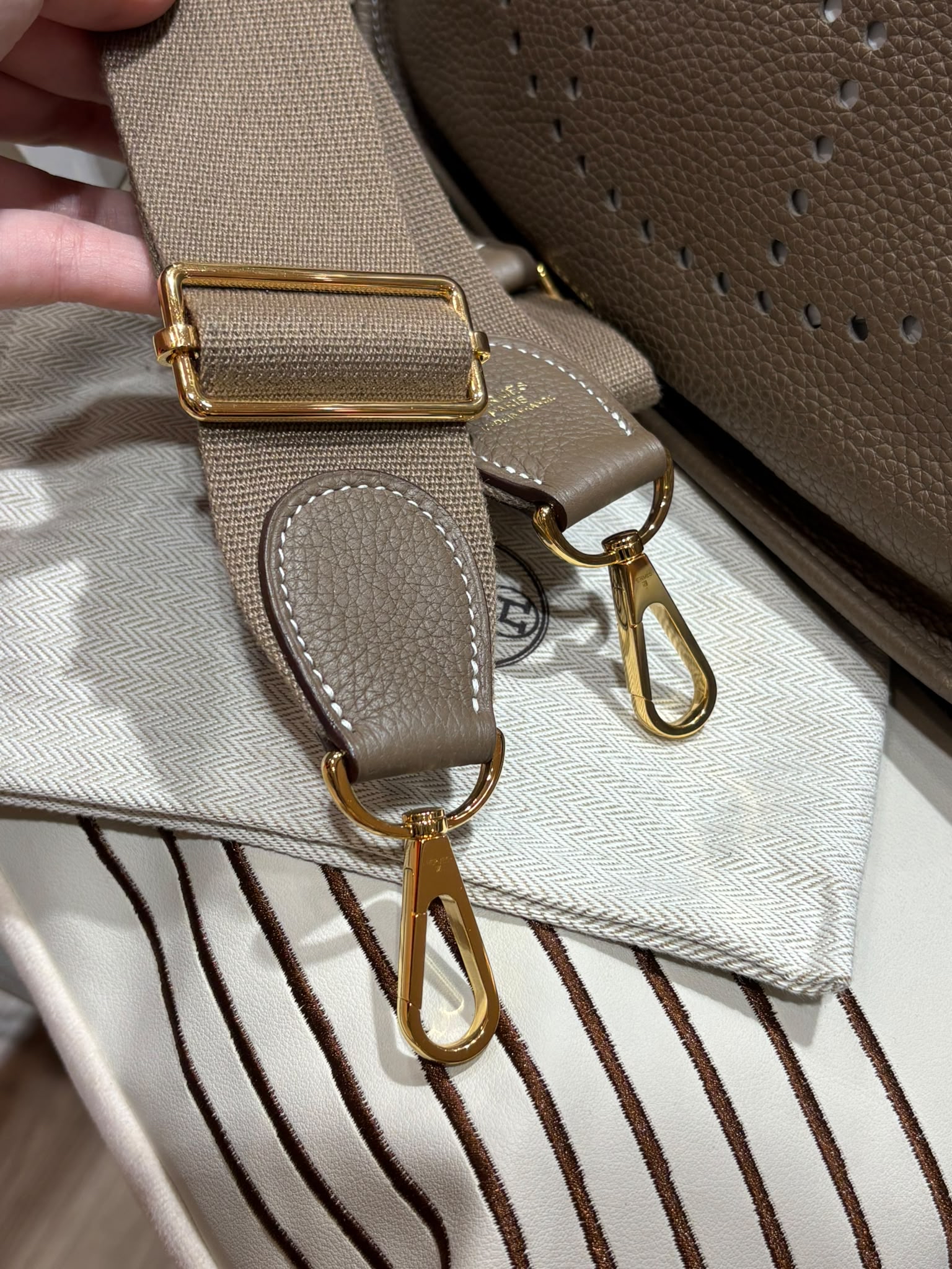 Hermes Evelyne 29 Stamp D Etoupe 大象灰金扣 100%Authentic, 98%New ✅Dust bag✅Box