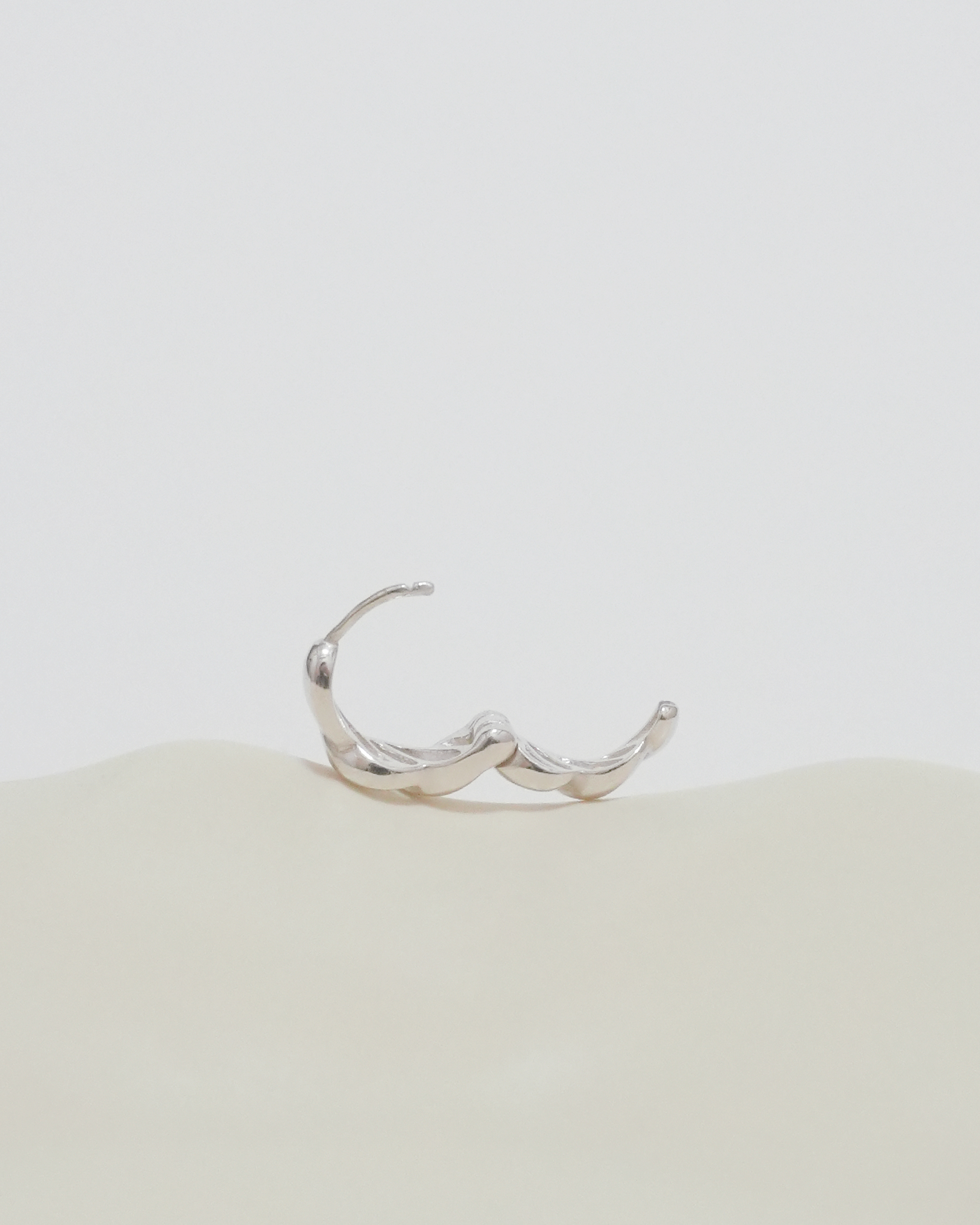 Pure Silhouette Twist Earrings