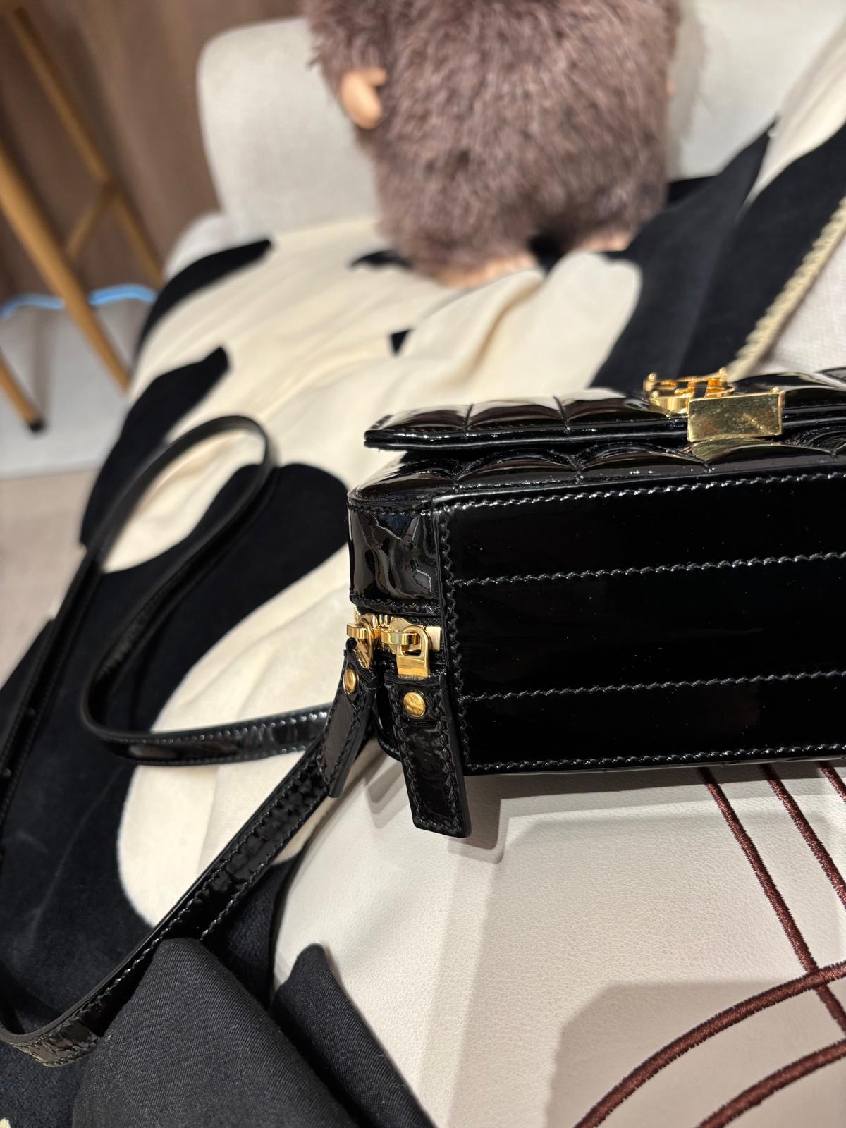 Ysl Vicky crossbody bag 100%Authentic ,98%new✅dust bag 