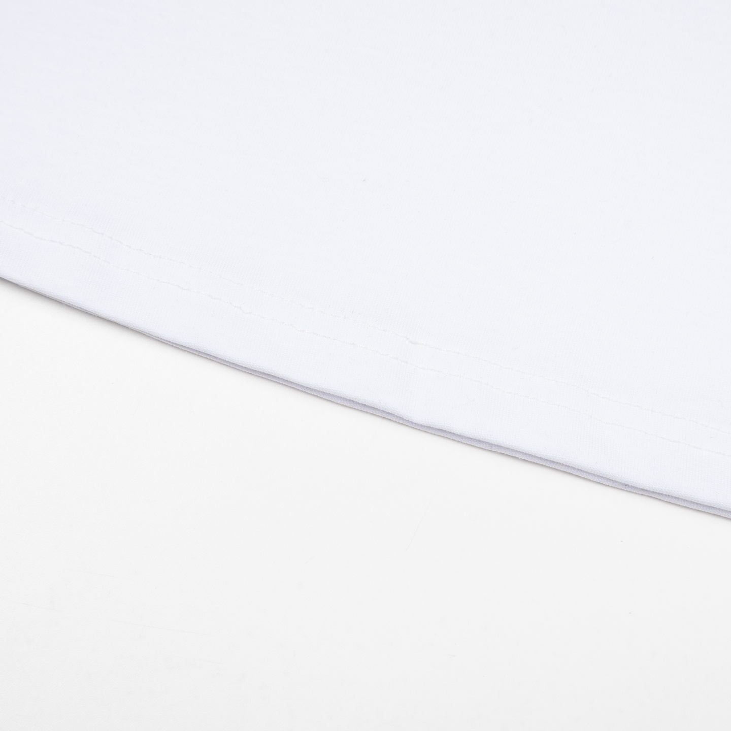 Mardi Mercredi Swing The Tail Ddanji Pearl Necklace T-shirt