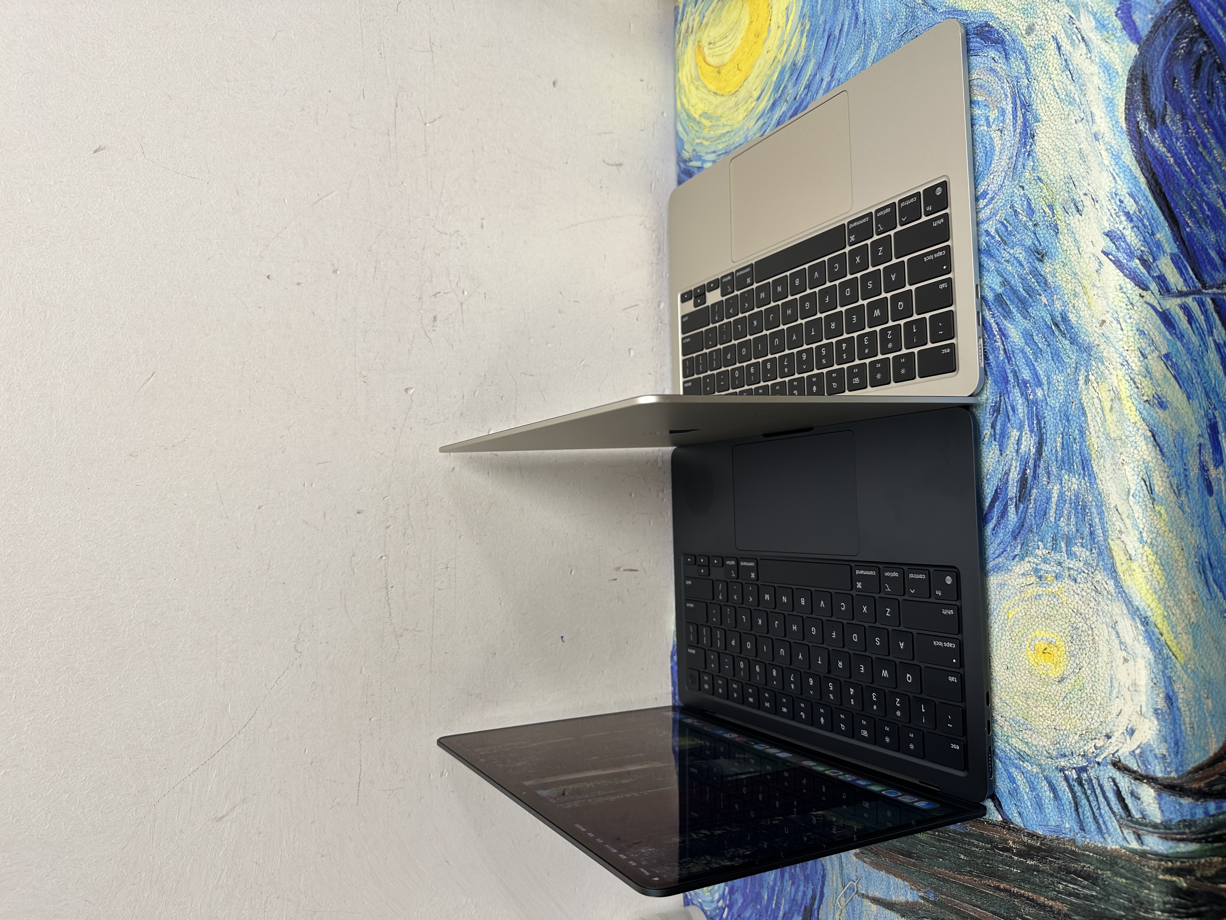 APPLE  MacBook Air M2 2023 M2 CPU/16GB Ram/256GB SSD/8核心GPU/Liquid Retina Mon/13吋/午夜藍,星光色/Gaming Laptop / Notebook / MacBook Pro / Apple