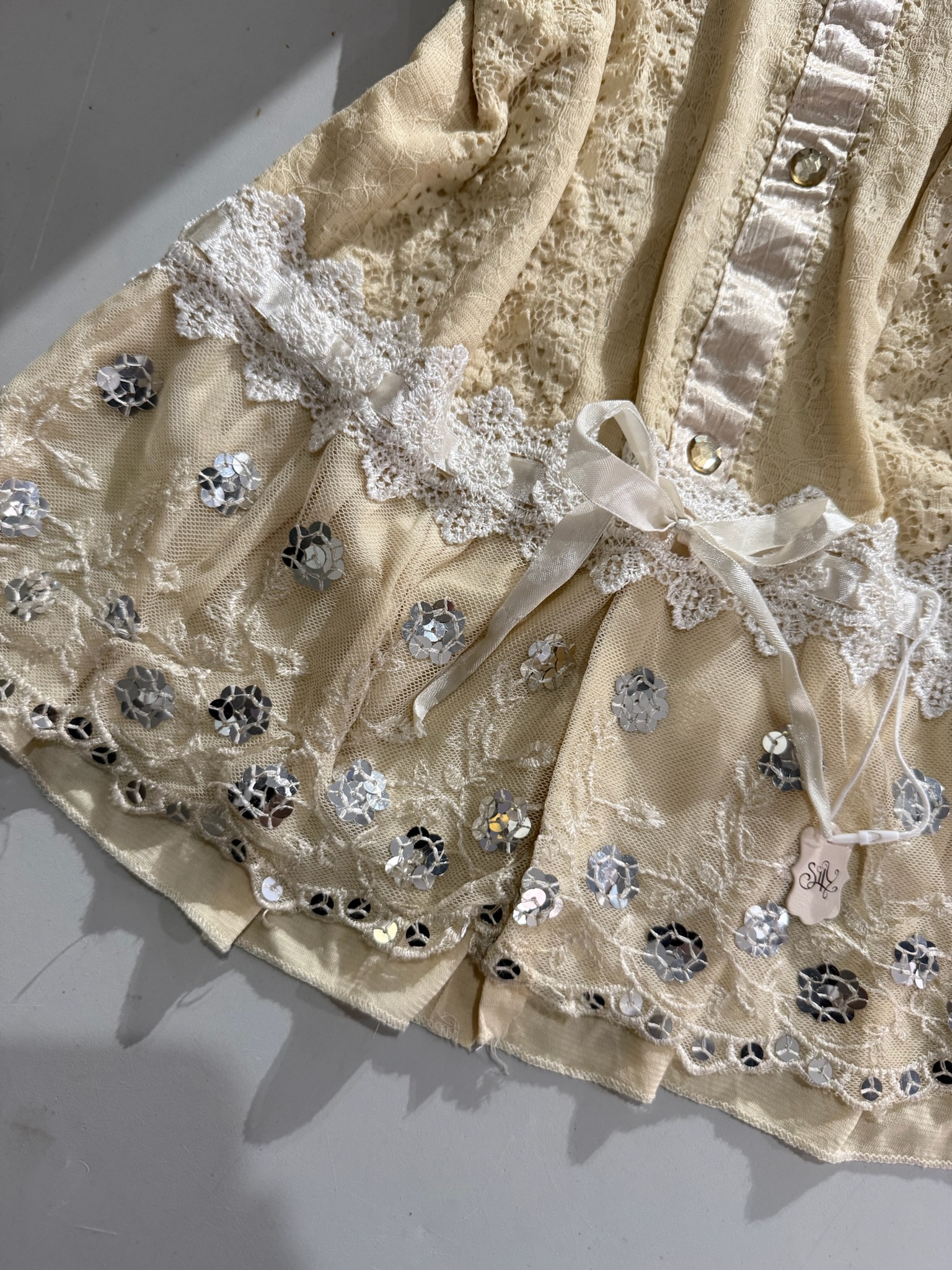 Vintage Sequined Floral Hem Lace Blouse
