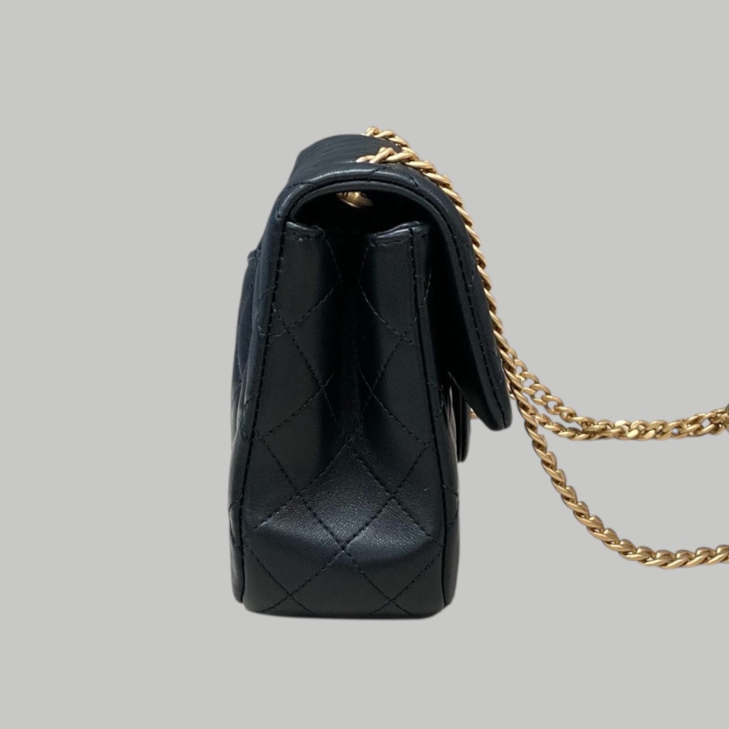 Chanel Lambskin 23S 羊皮山茶花調節扣